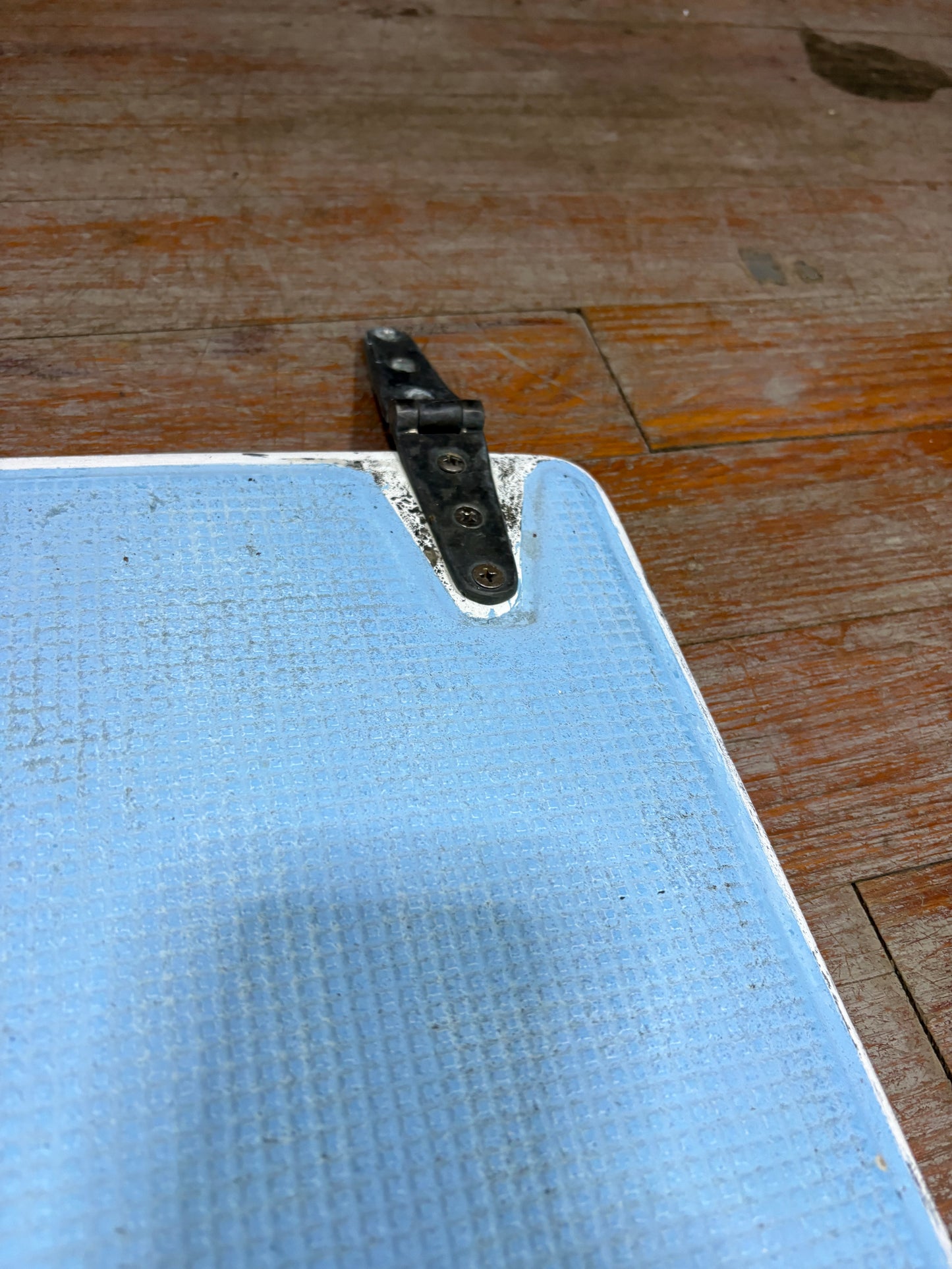 Hatch 24 5/8" x 19 1 /4"