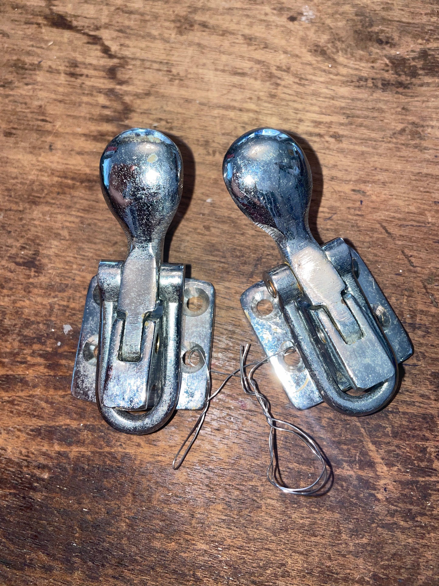 PAIR Chromed Latches