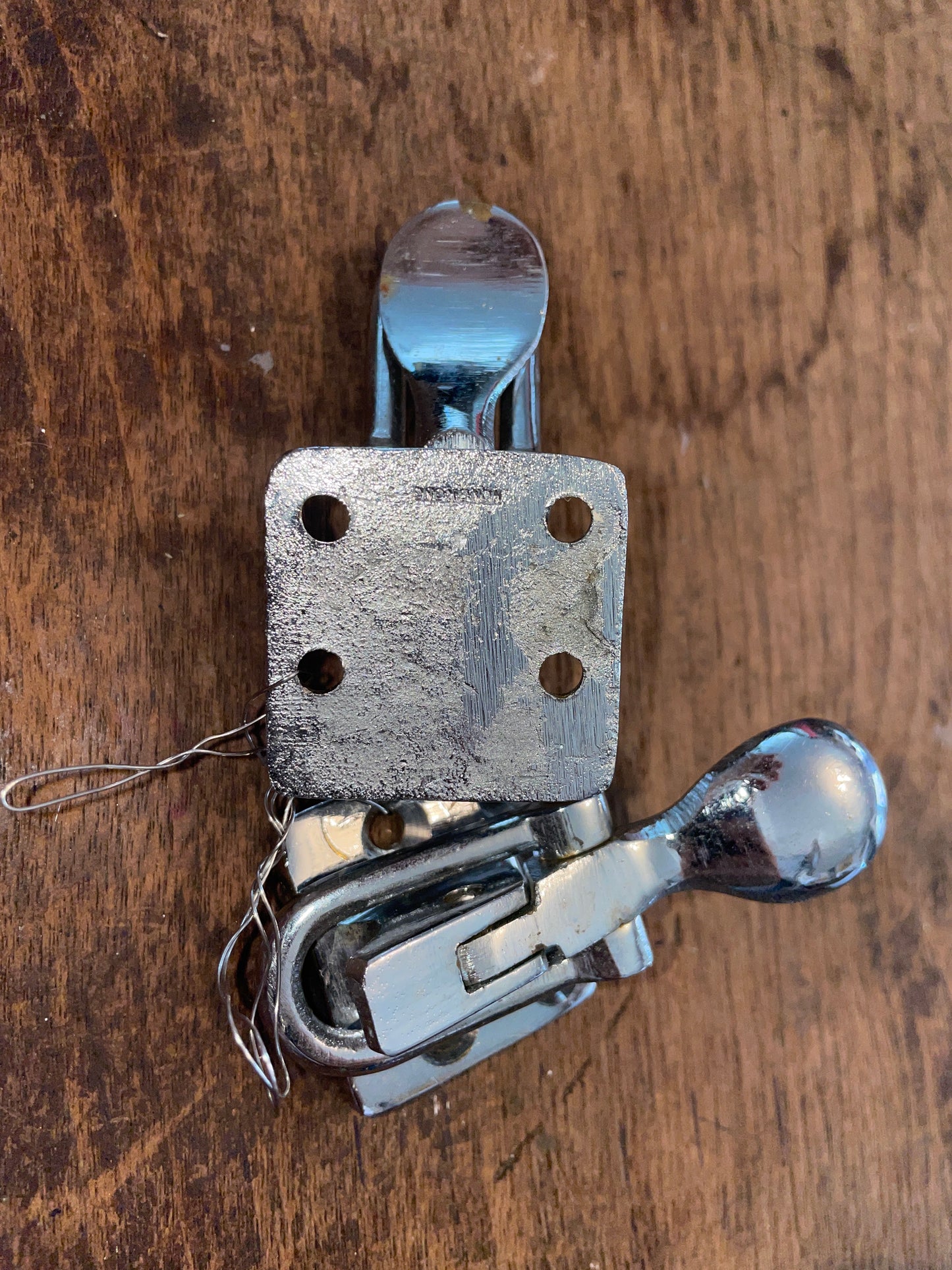 PAIR Chromed Latches