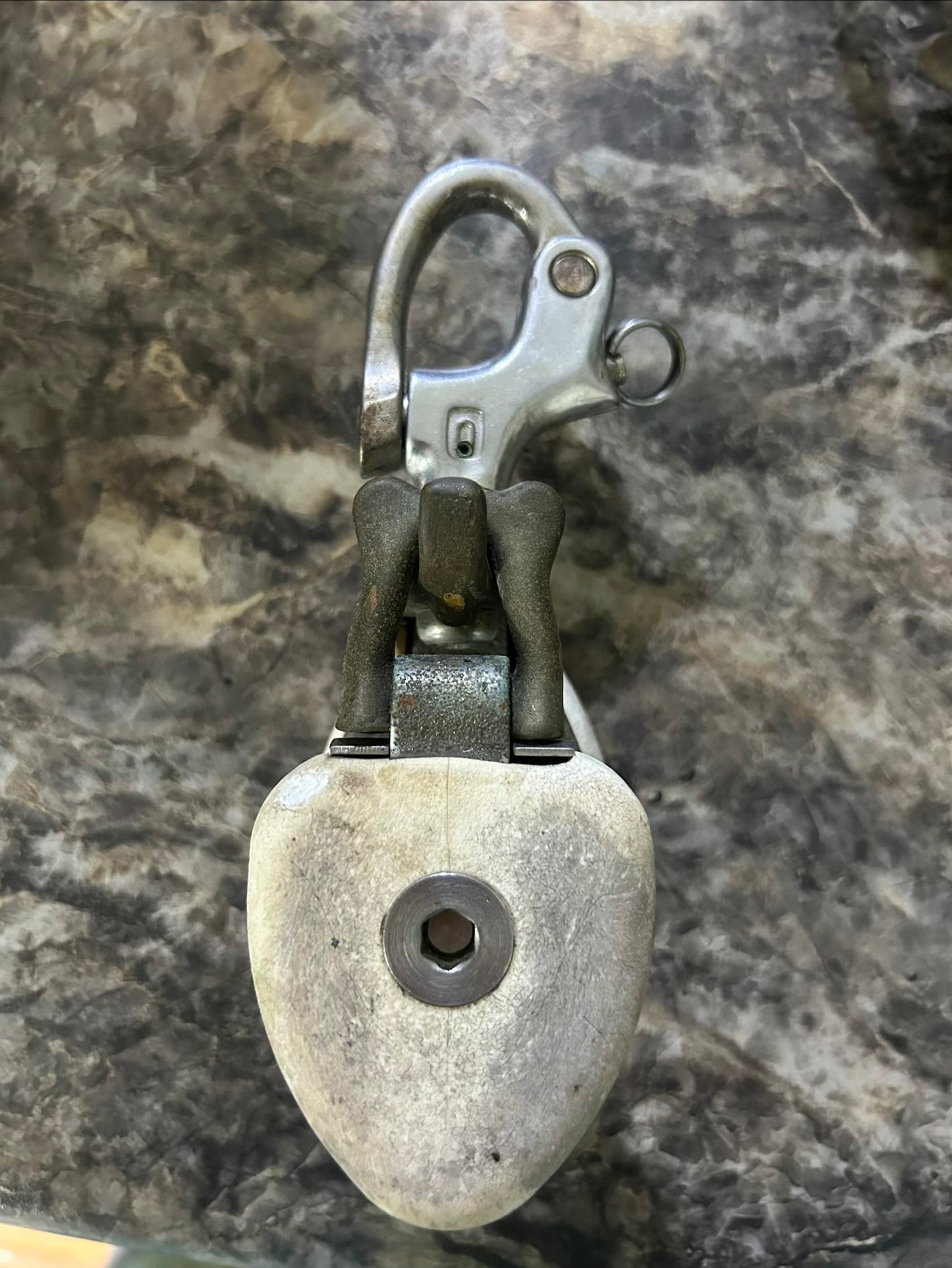 Nitro Marine Snatch Block with 1 1/2" sheave , 3/4" line width and Nitro Marine Shackle