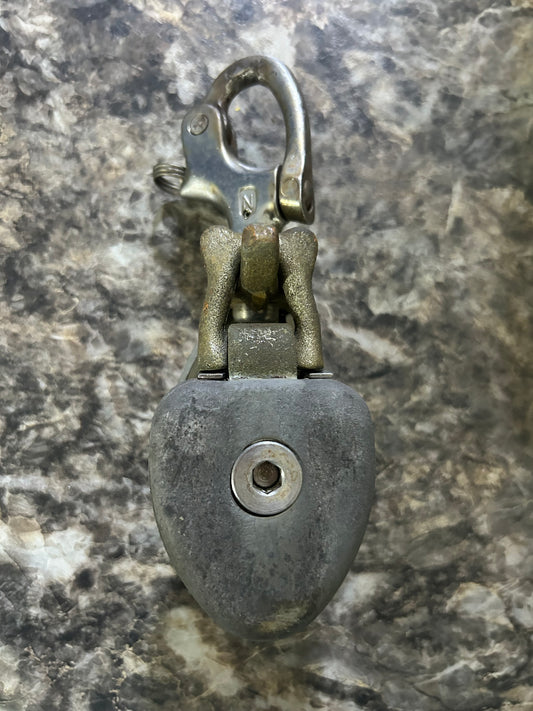 Bronze Nitro Marine Snatch Block with 1 1/2" sheave , 3/4" line width and Nitro Marine swivel Shackle