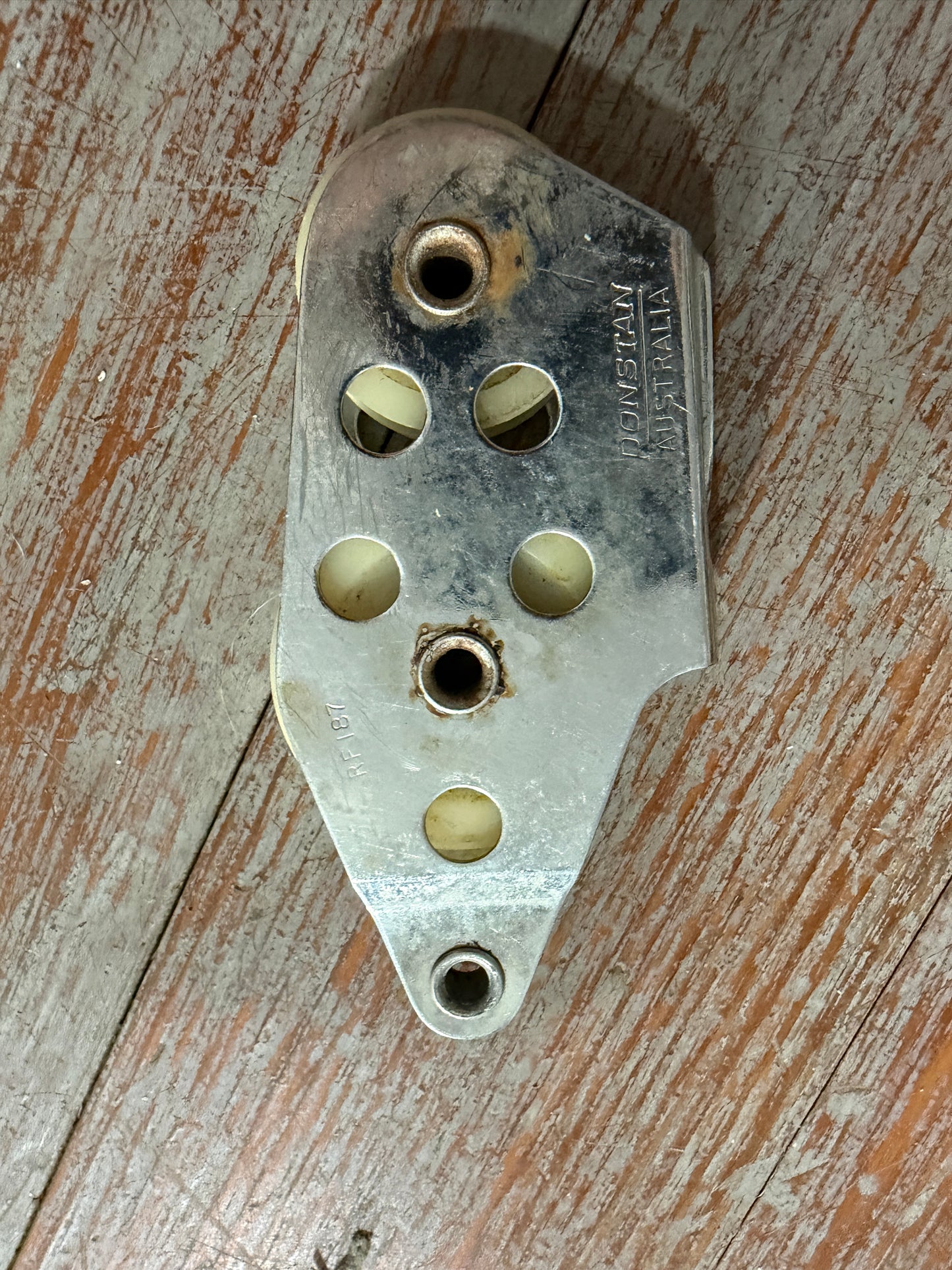 Ronstan RF187 Utility Fiddle Block with Rivet Eye and V-Jam Cleat - 1/4" Line