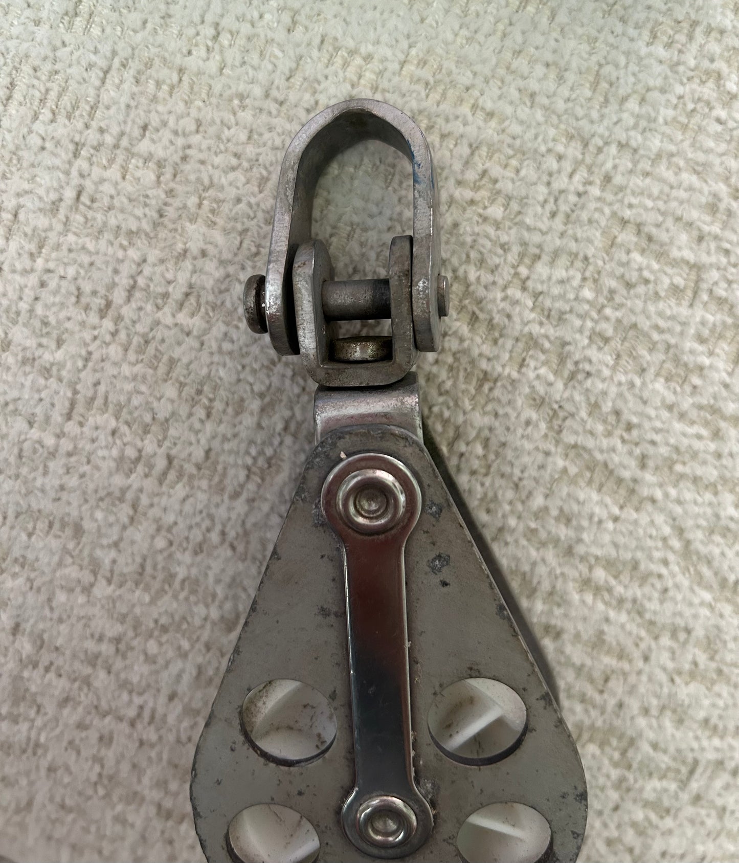 Schaefer 2 1/2” Sheave Single Swivel Block w/ Shackle 5/8" line