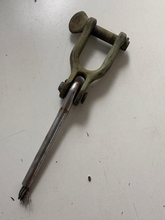 Merriman Bronze Forked Shackle - 11/16”