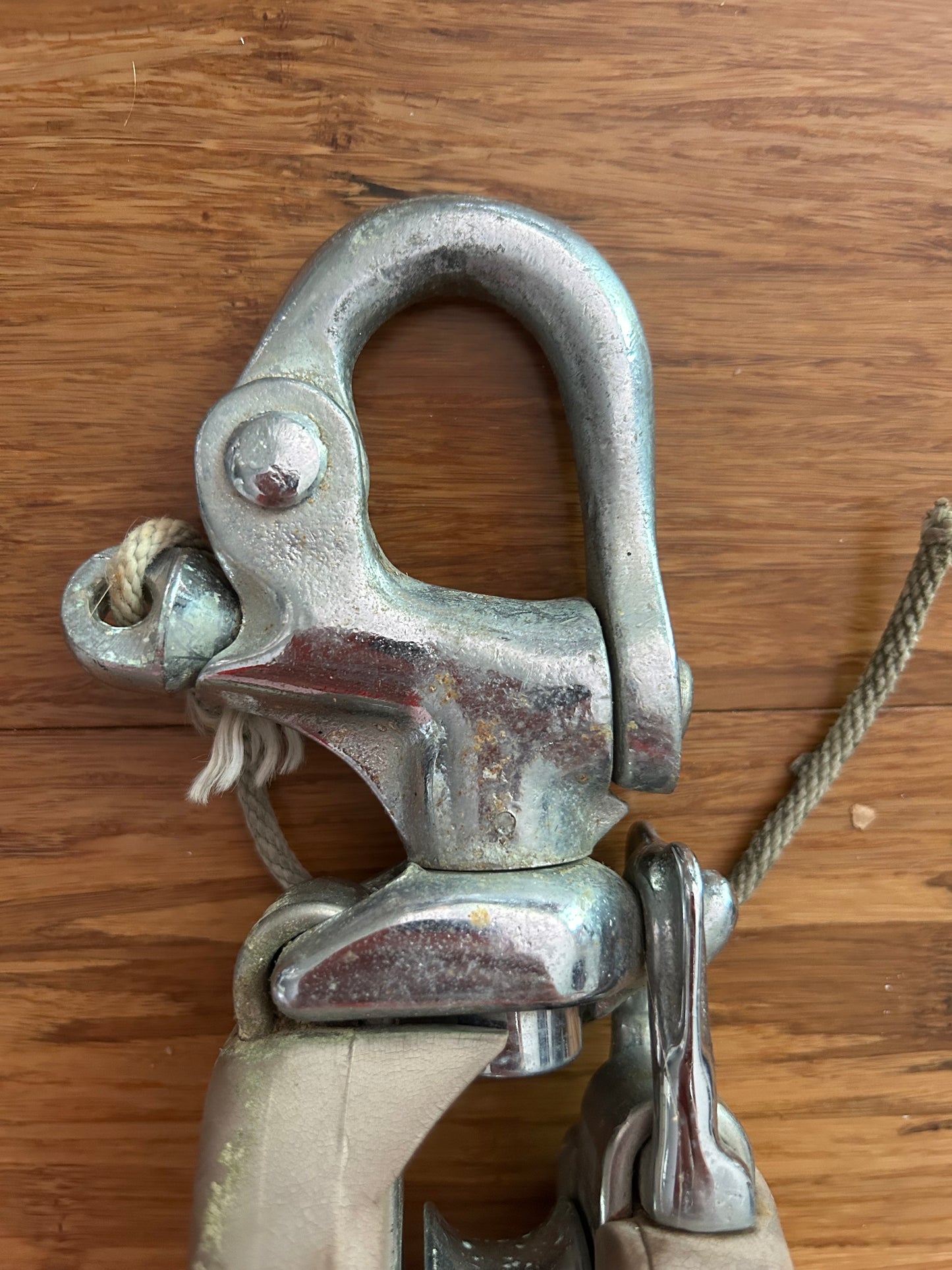 South Coast Snatch Block 2” Sheave and Swivel Shackle 3/4” Line