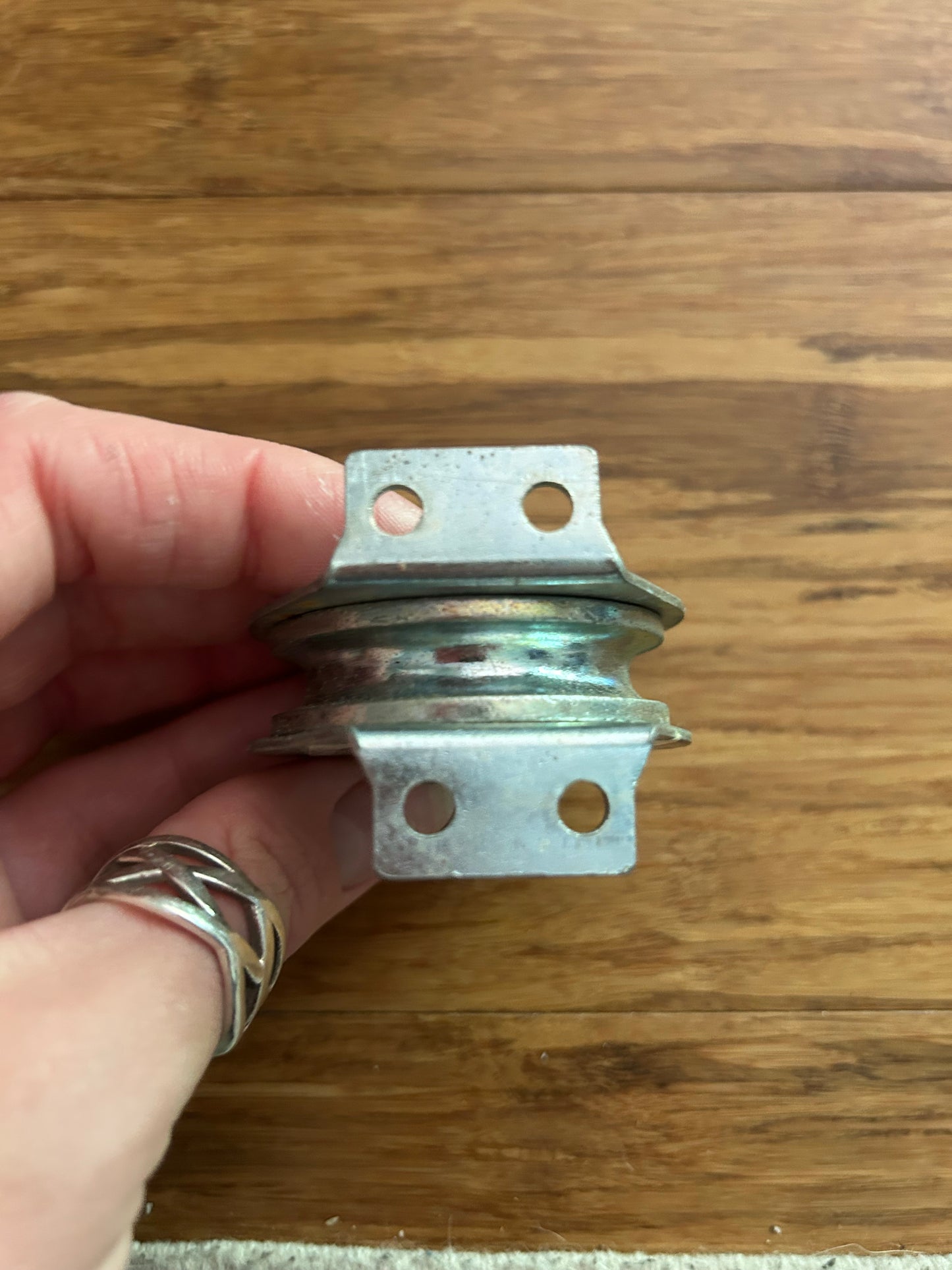 Koch Industries 2” Fixed Flange Pulley Block 480 lb Load