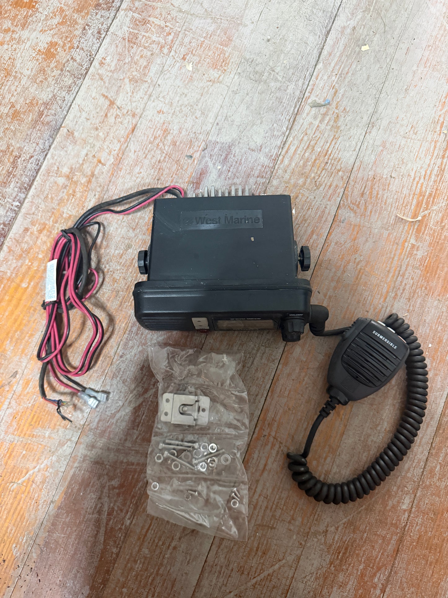 West Marine Radio MODEL:VHF580BK