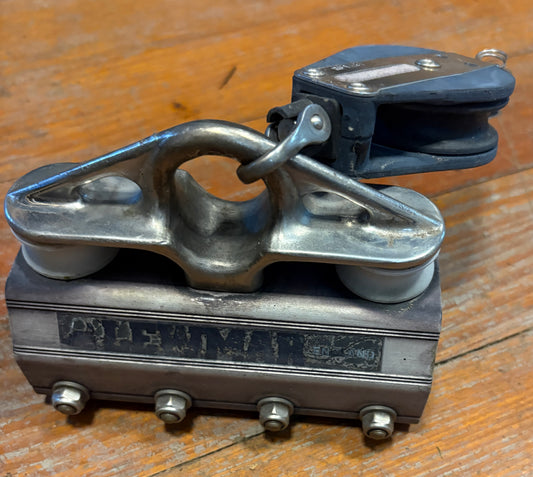 Lewmar Traveler / Track Car for 1 1/2" track with Ronstan Block