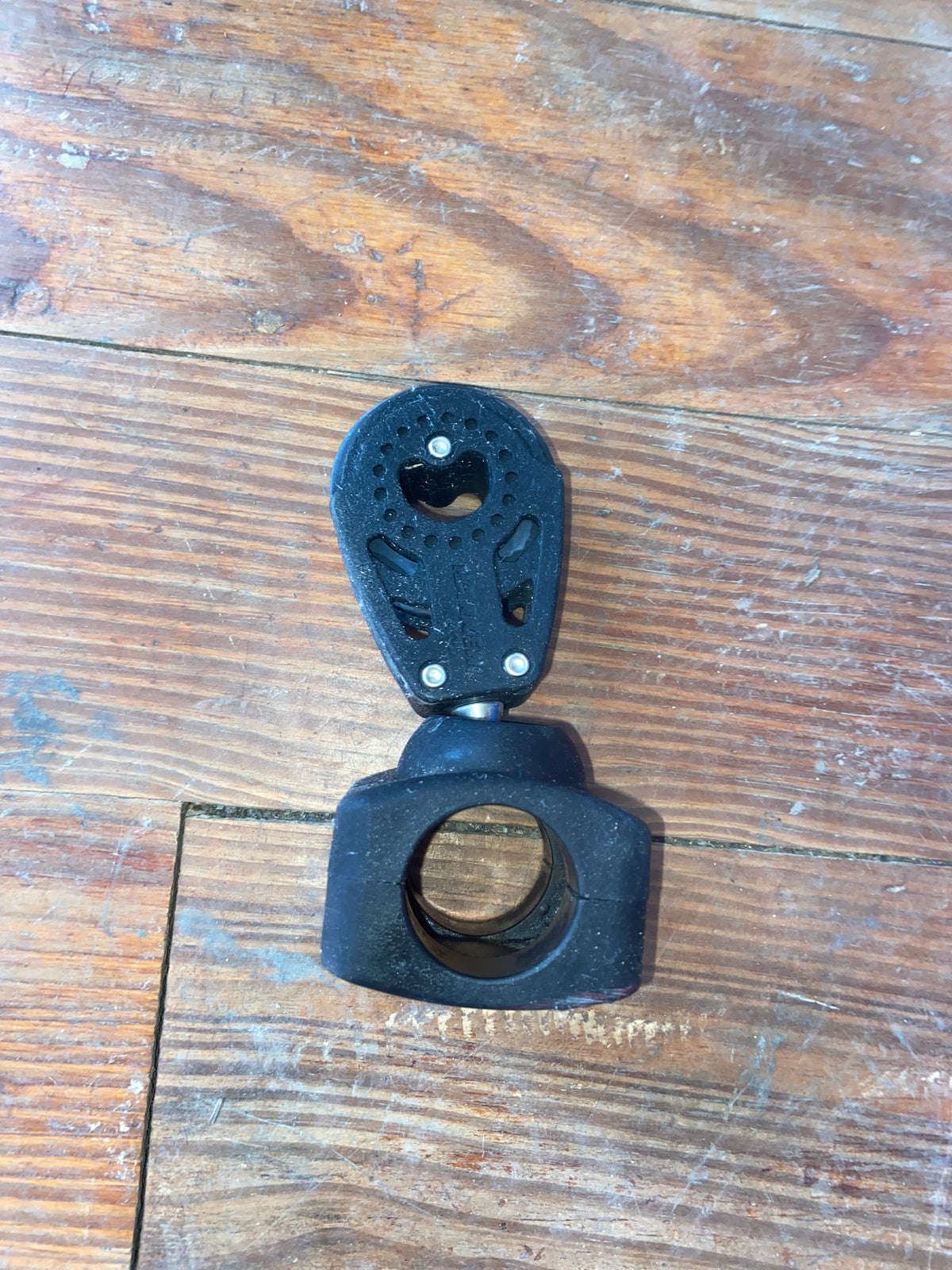 Harken 40C Stanchion Block- 1 1/2” Sheave- 3/8” Line