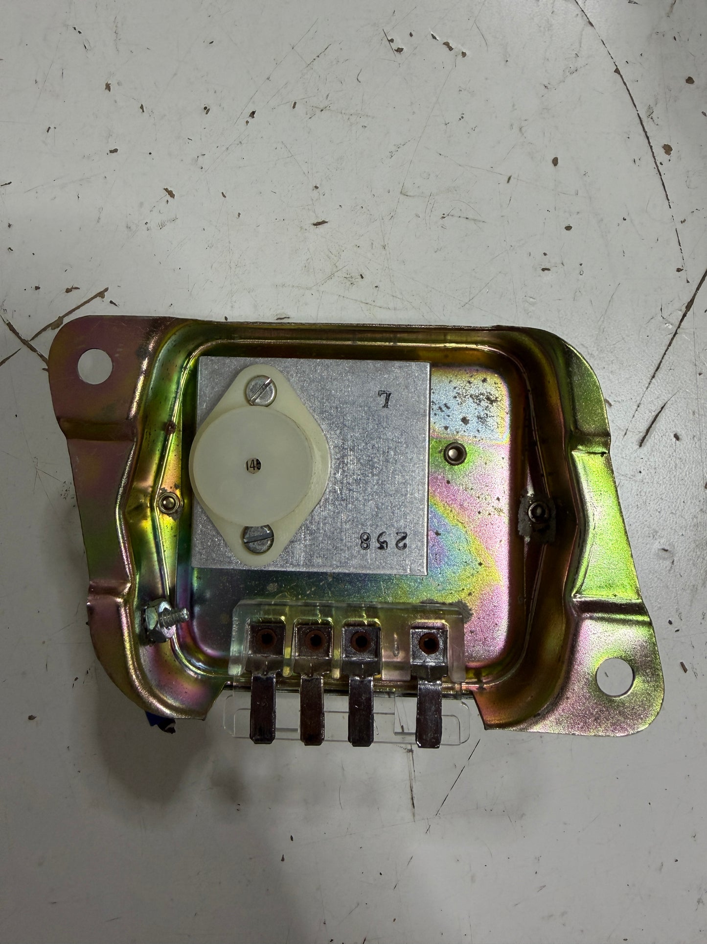 2 Piece Lestek MFG MODEL 6116XHD & MODEL 4412 Voltage Regulator