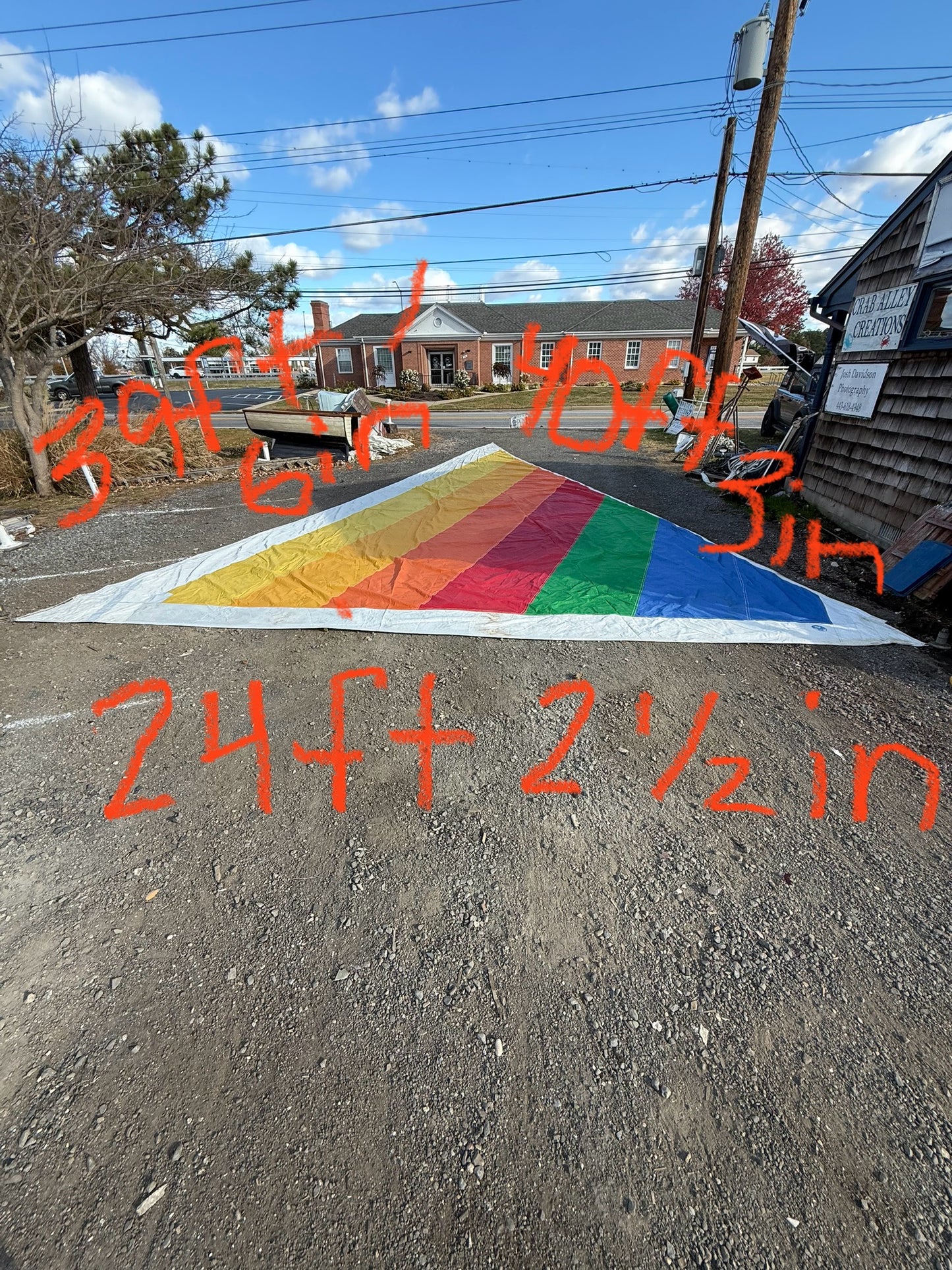 Rainbow Jib - 40'3" x 39'6" x 24'2"