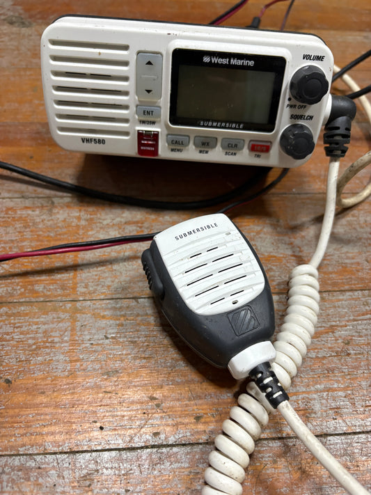 West Marine VHF580 NEW