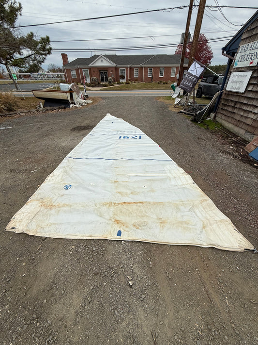 Mainsail Number 1621 - Luff 24'1" x Leech 26'7" x Foot 10'6"