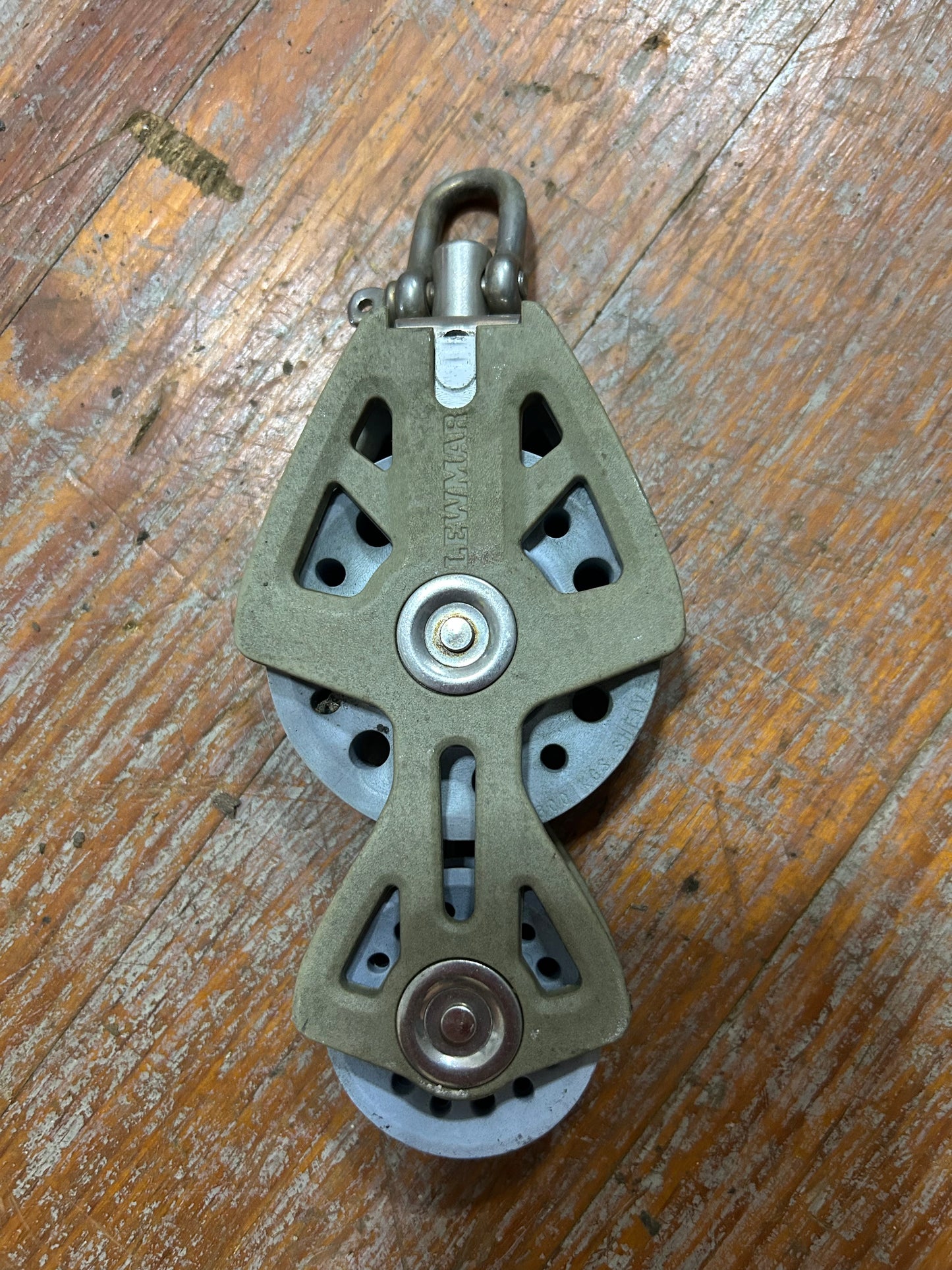 Lewmar Fiddle Block Double Pulley Fixed Shackle 2-1/4” & 1-1/2” Sheaves