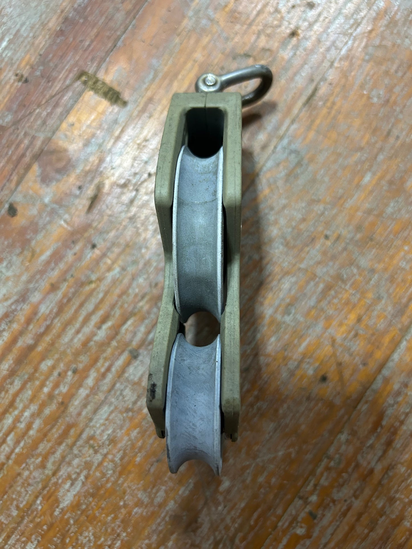Lewmar Fiddle Block Double Pulley Fixed Shackle 2-1/4” & 1-1/2” Sheaves