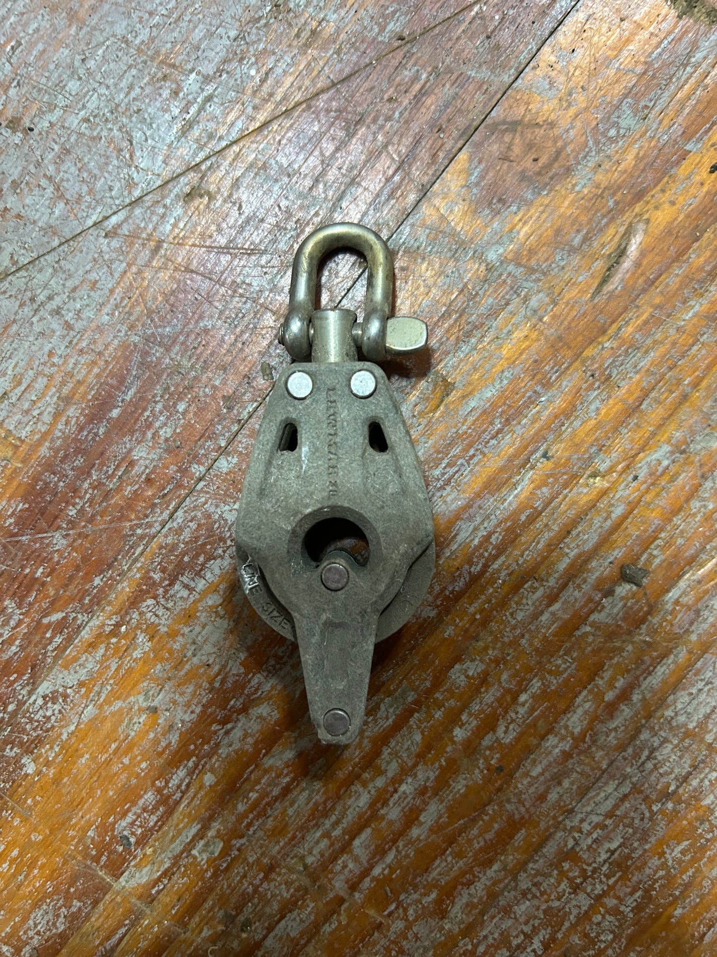 Lewmar Size 20 Single Swivel Block w/ Shackle – 1-1/8” Sheave