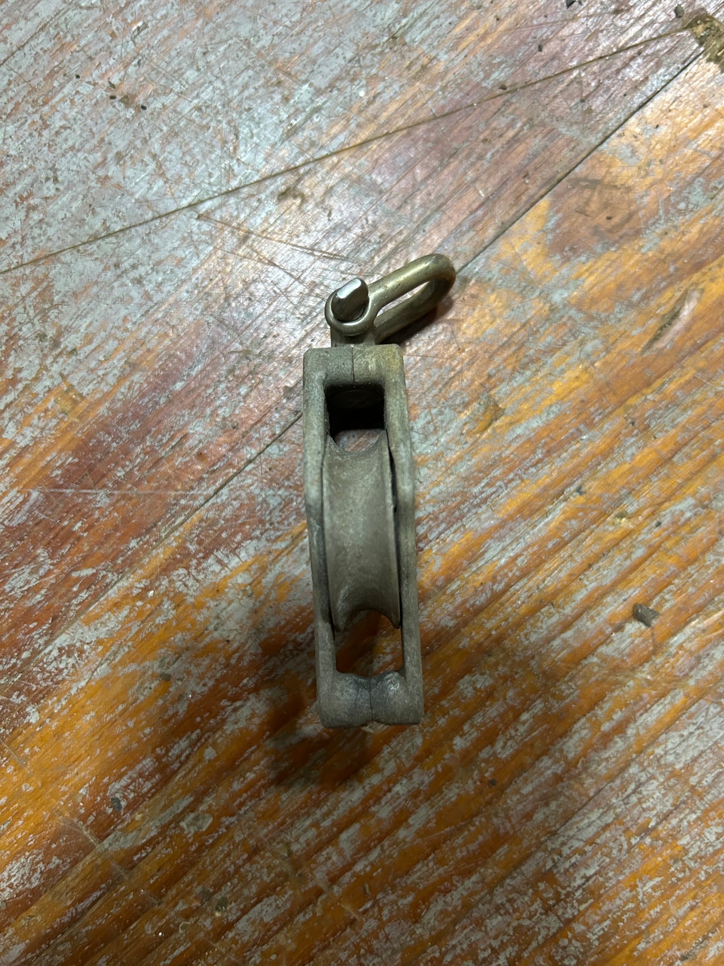 Lewmar Size 20 Single Swivel Block w/ Shackle – 1-1/8” Sheave