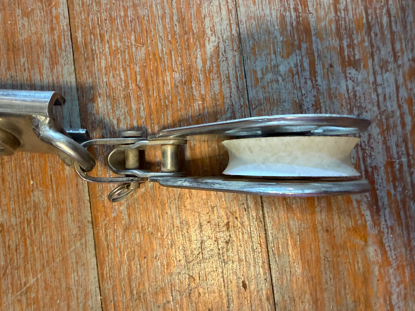 1 1/4" Mast Ring / Spinnaker Car With Pair Schaefer Blocks - Missing Screw Top