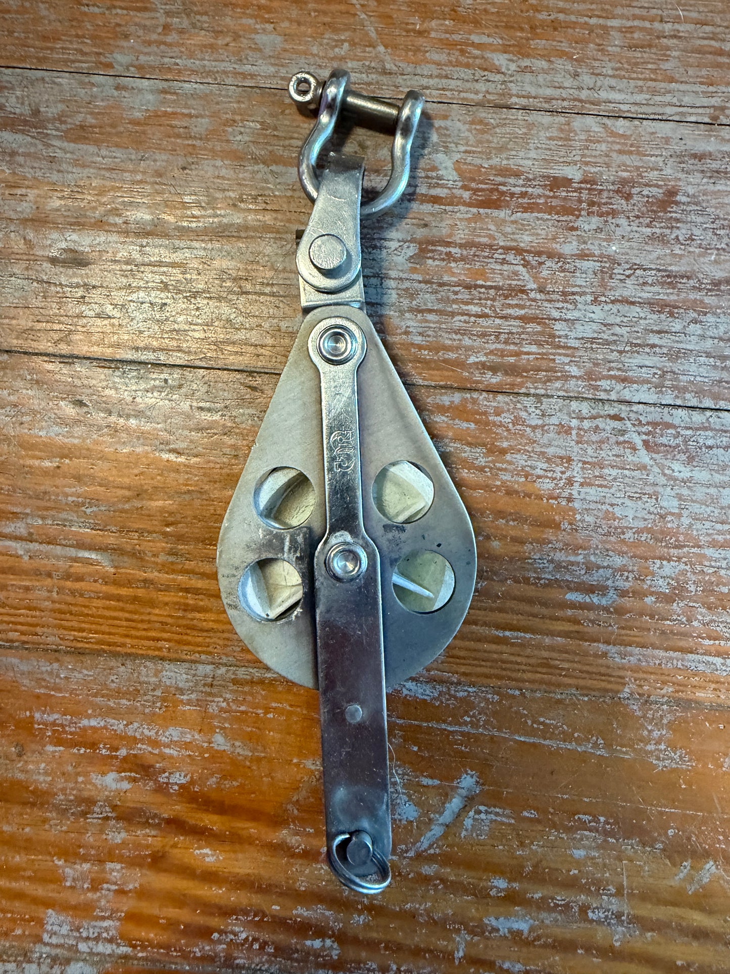 Schaefer 2 1/4" Single Sheave Fixed Block With Beckett & Shackles - 3/8" Line