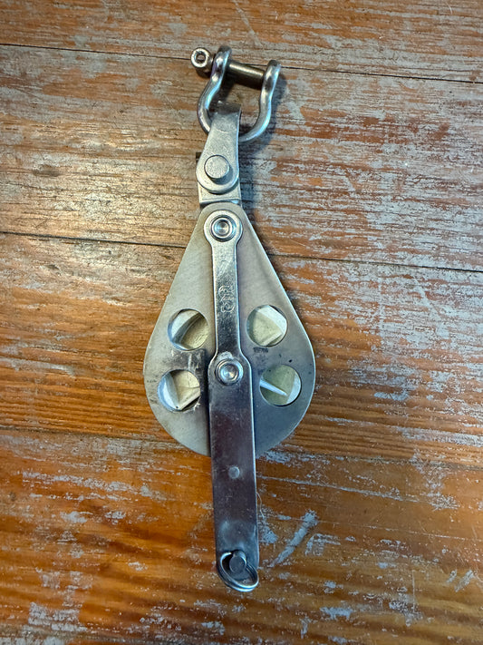 Schaefer 2 1/4" Single Sheave Fixed Block With Beckett & Shackles - 3/8" Line