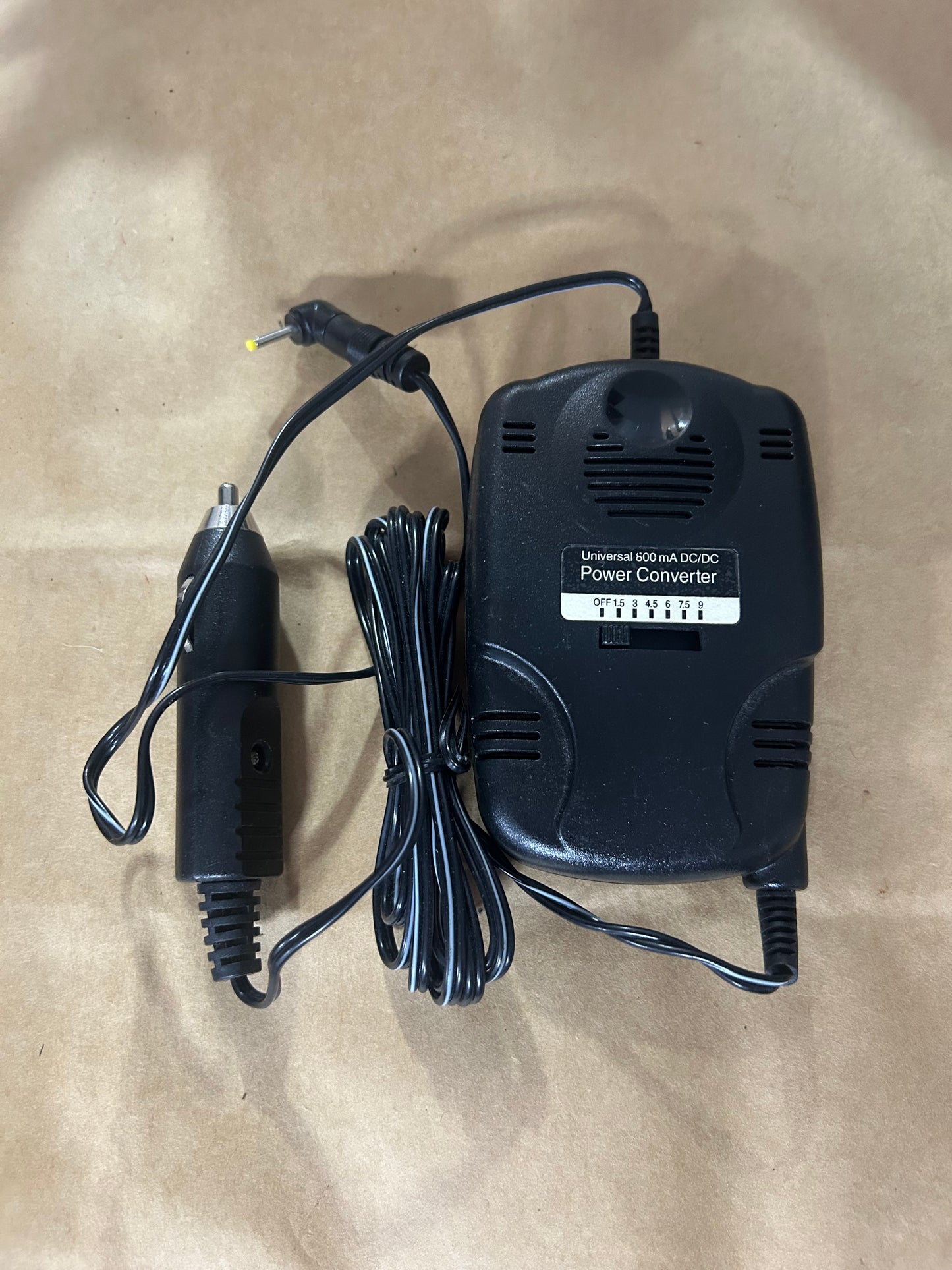 Universal 800mA DC/DC Power Converter with 7 Interchangeable Tips