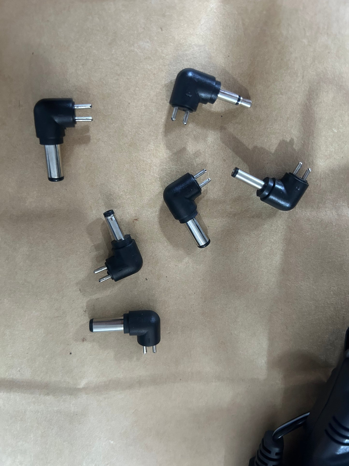 Universal 800mA DC/DC Power Converter with 7 Interchangeable Tips
