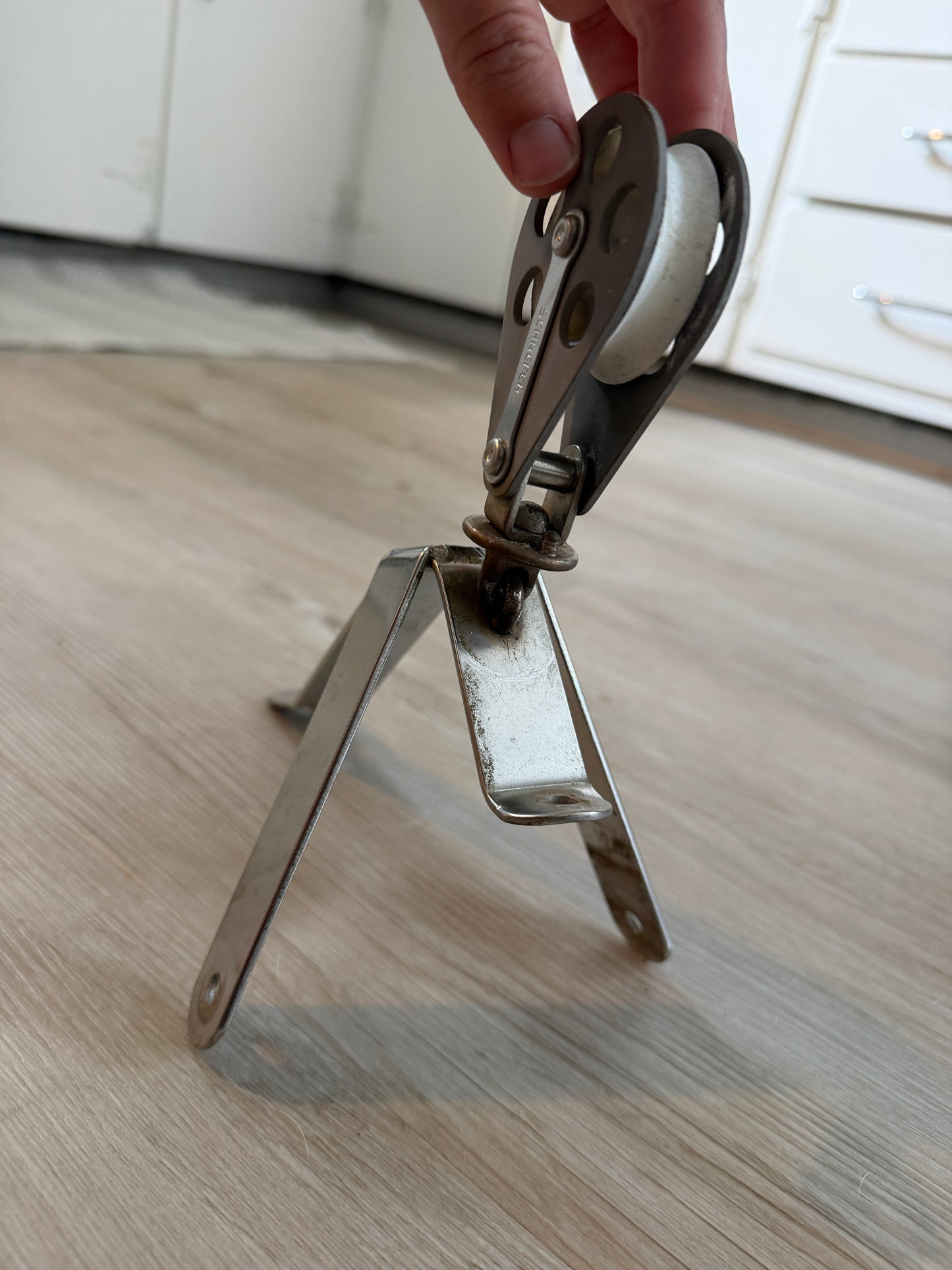 Schaefer Single Swivel Block On Stainless Steel Bracket