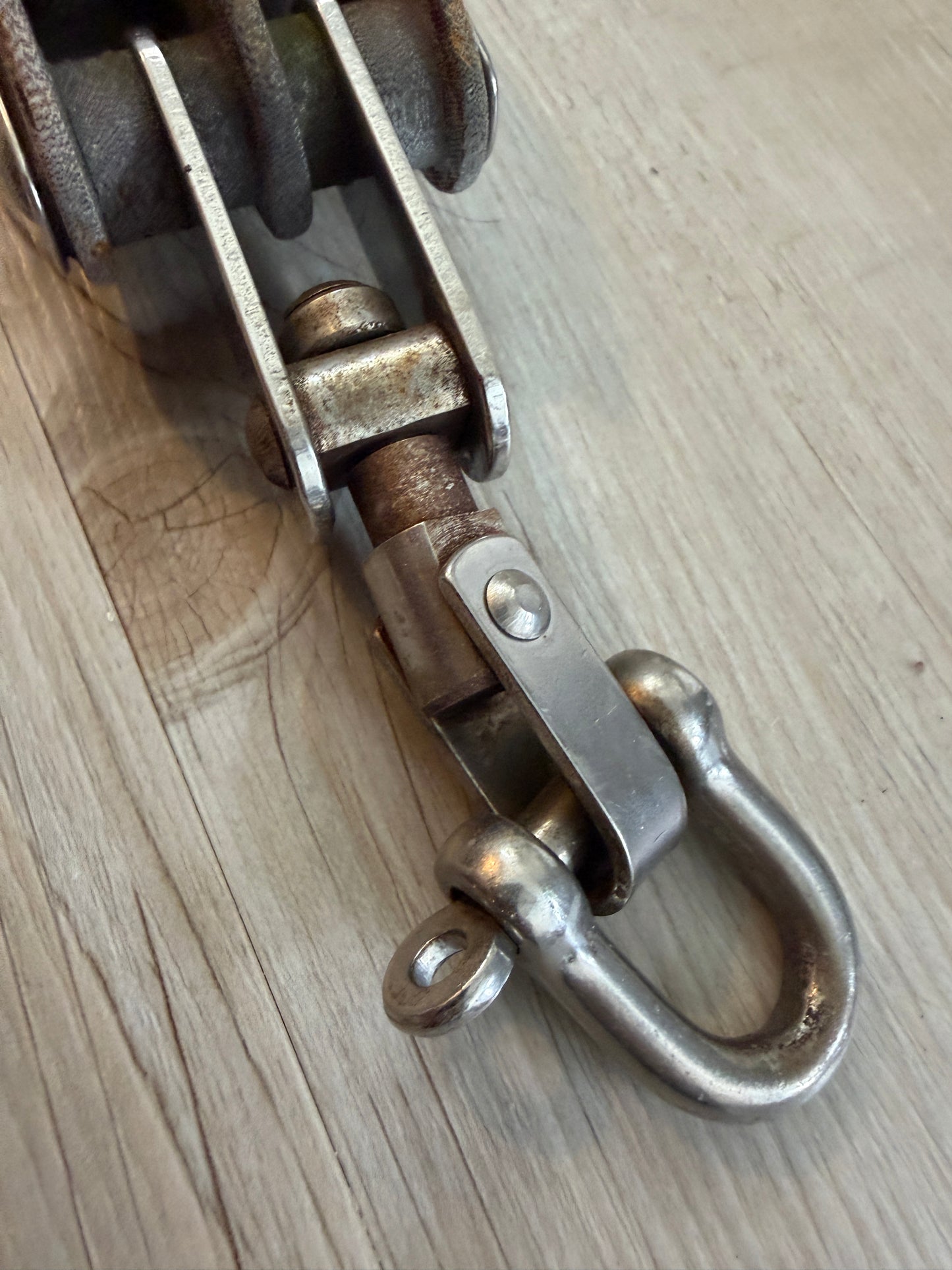 HYE Holland 1 7/8" Double Tufnol Swivel Block - 3/8" Line