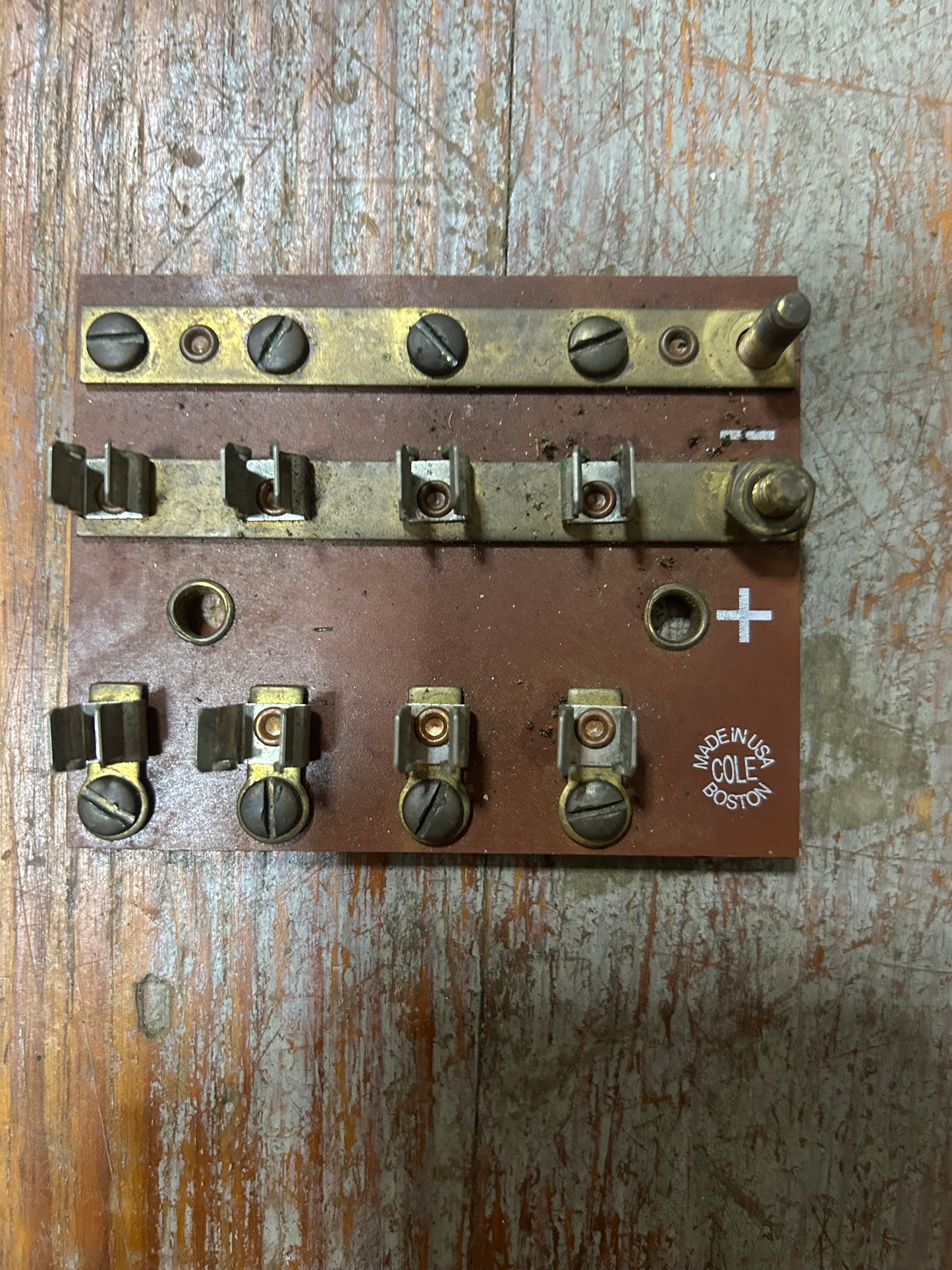 Glass FBG Series 32V 4-Way Fuse Block