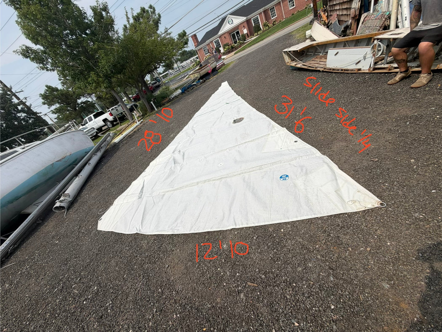 J30 Sail - 31'6" x 28'10" x 12'10"