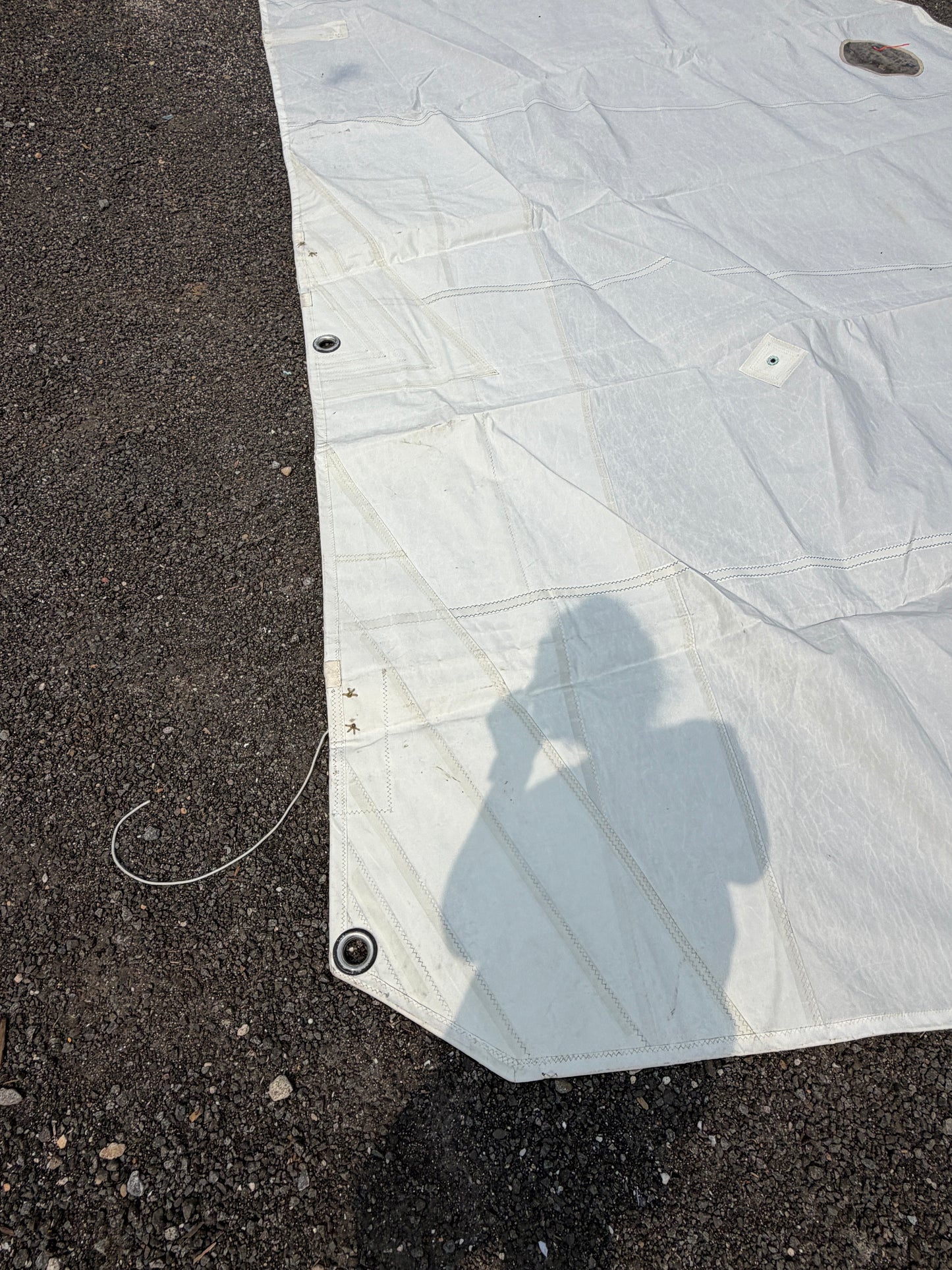 J30 Sail - 31'6" x 28'10" x 12'10"