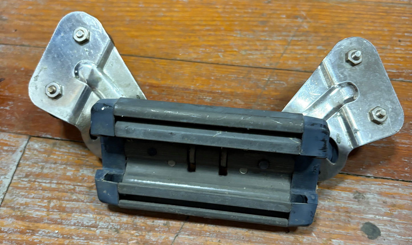 Harken Traveler/ Track Car with Single Sheaves 1 1/8" Track with Cams