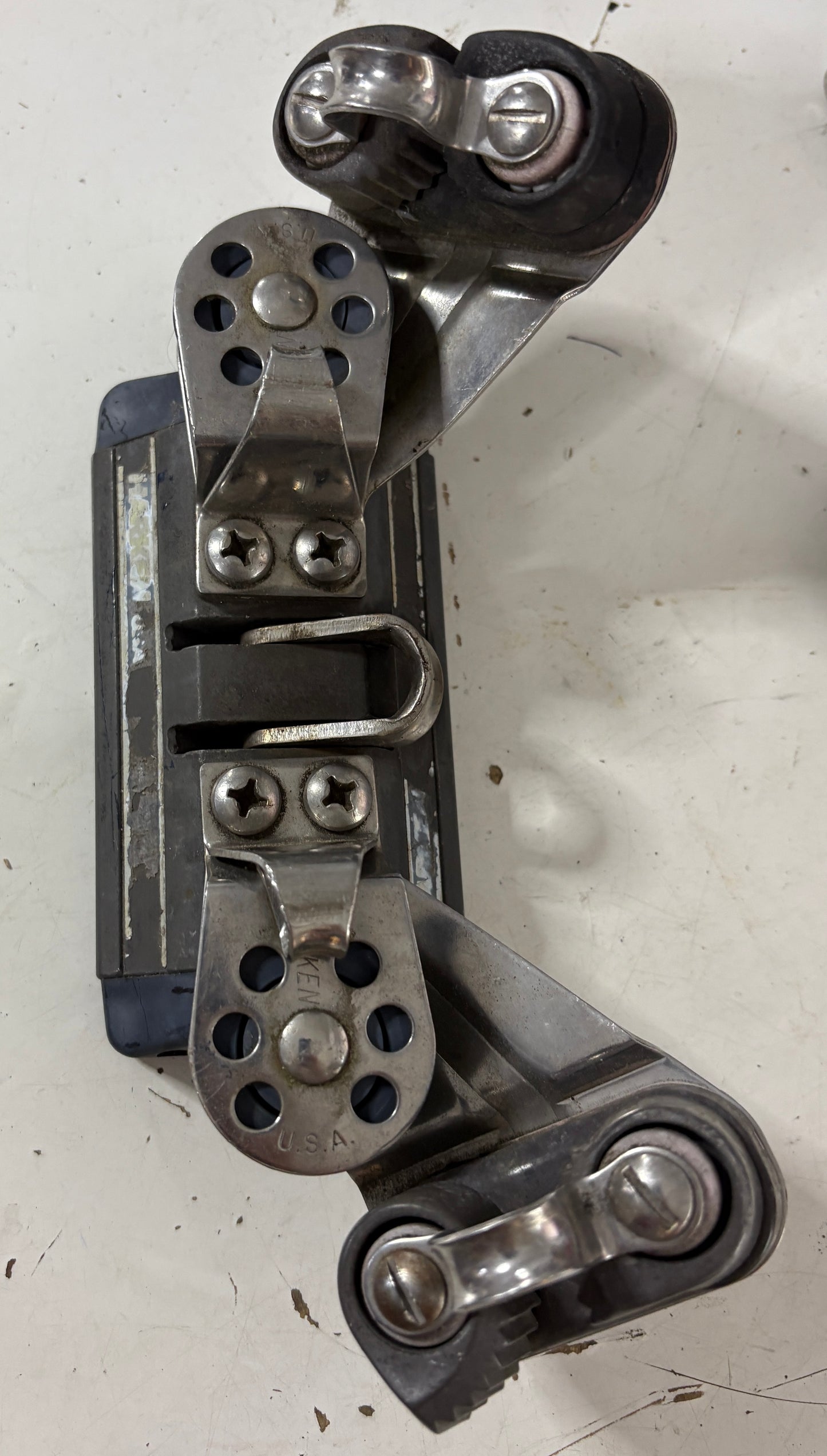 Harken Traveler/ Track Car with Single Sheaves 1 1/8" Track with Cams