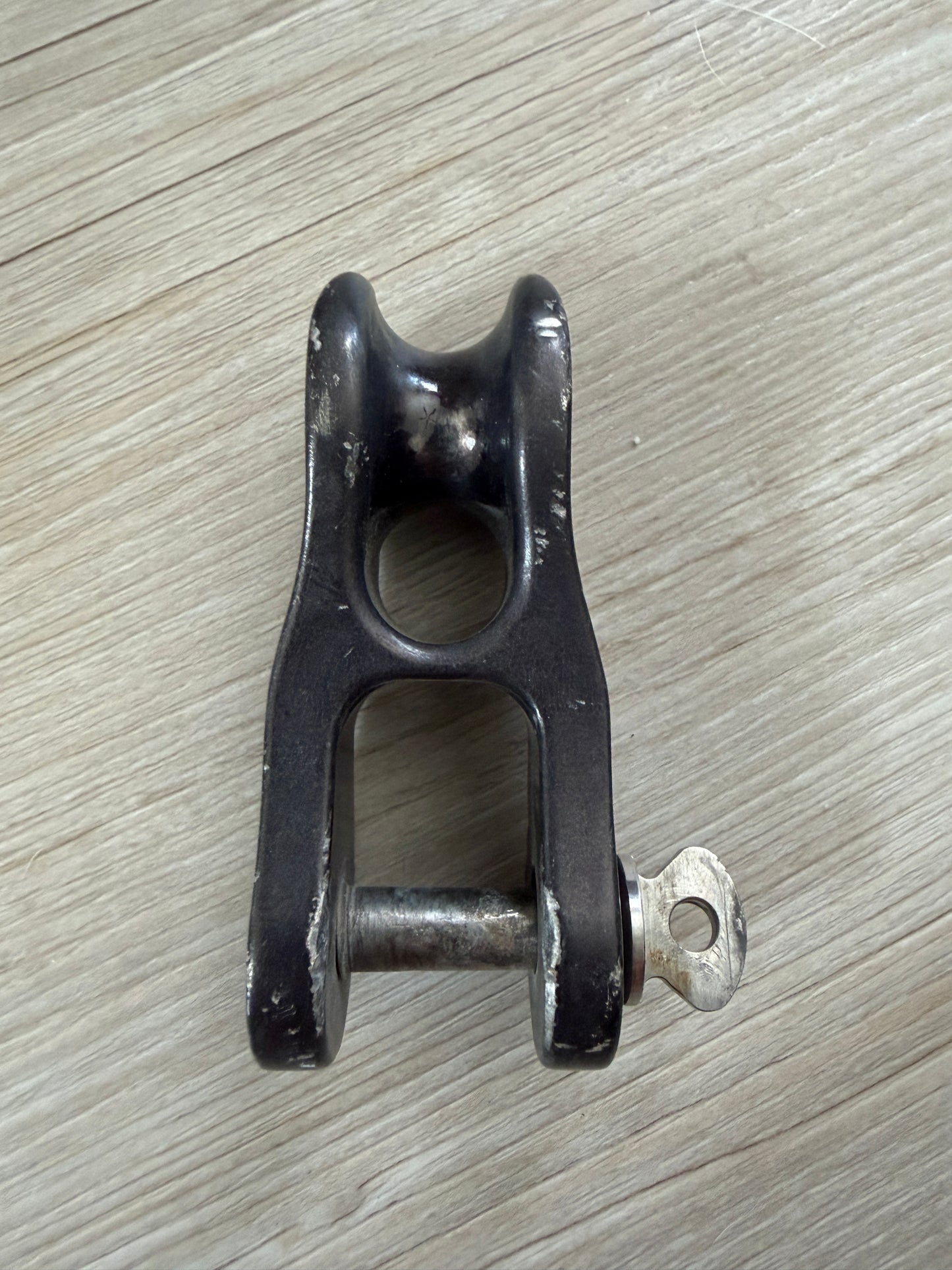 Tylaska H8 Aluminum Halyard Shackle - 5/8" Pin Diameter
