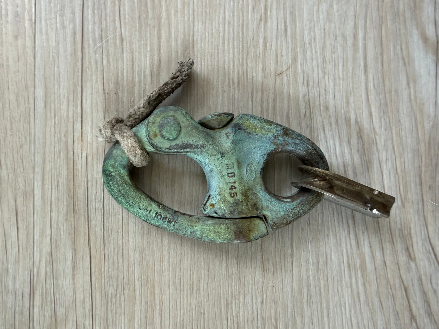 B&A #3 Solid Bronze Fixed Bail Shackle - 9/16" Eye