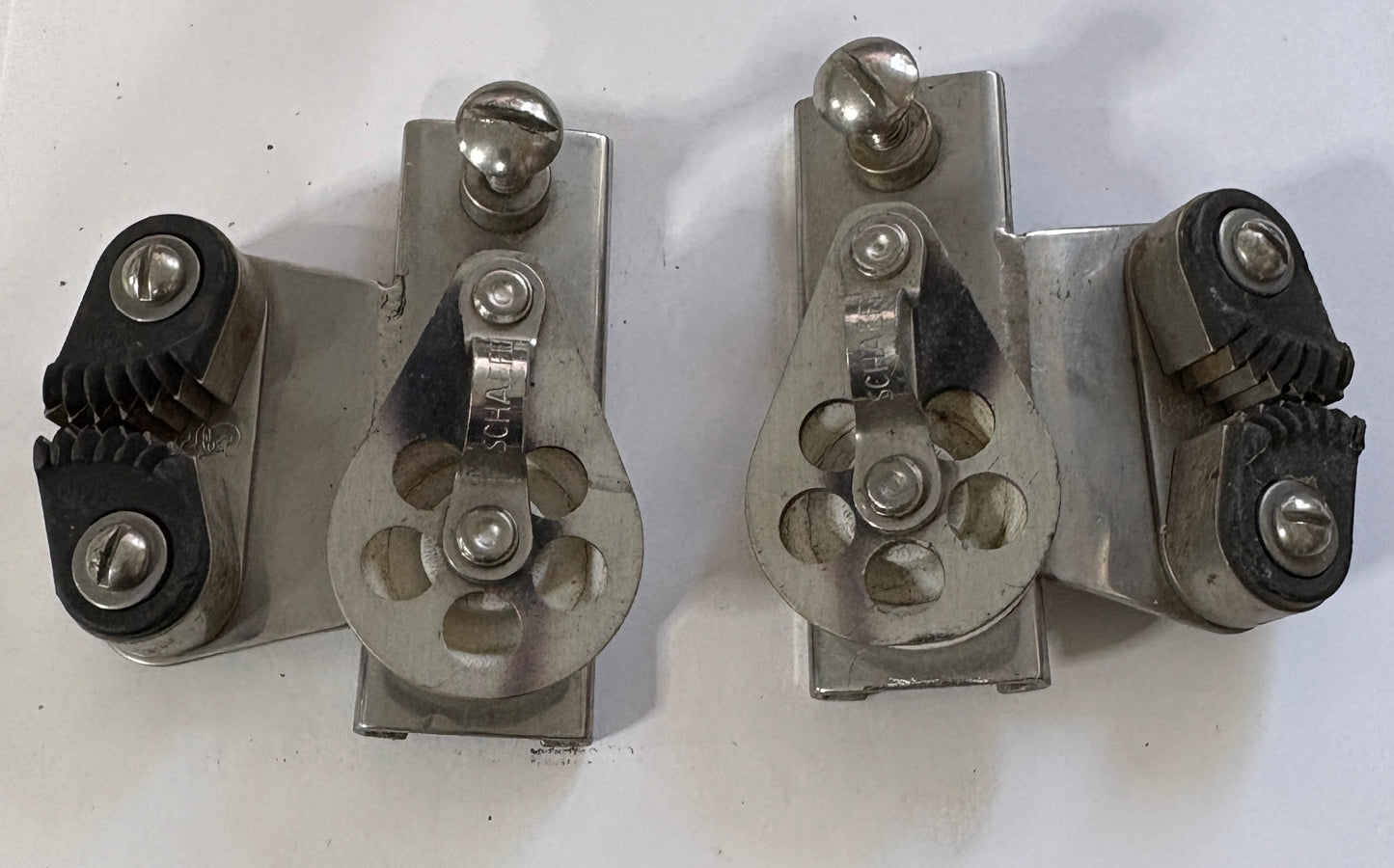Schaefer Cheek Block on screw top Cars with Cams PAIR for1 1/16" track