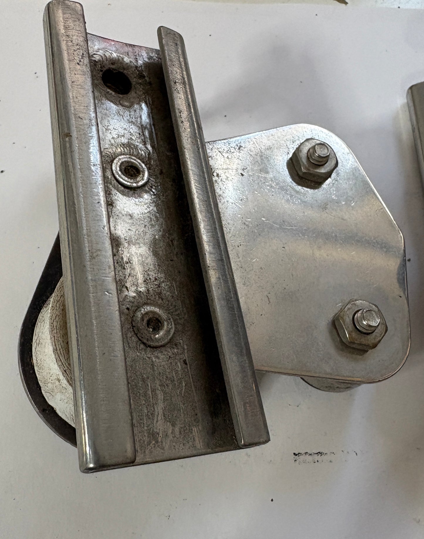 Schaefer Cheek Block on screw top Cars with Cams PAIR for1 1/16" track