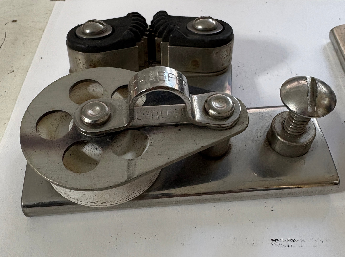 Schaefer Cheek Block on screw top Cars with Cams PAIR for1 1/16" track