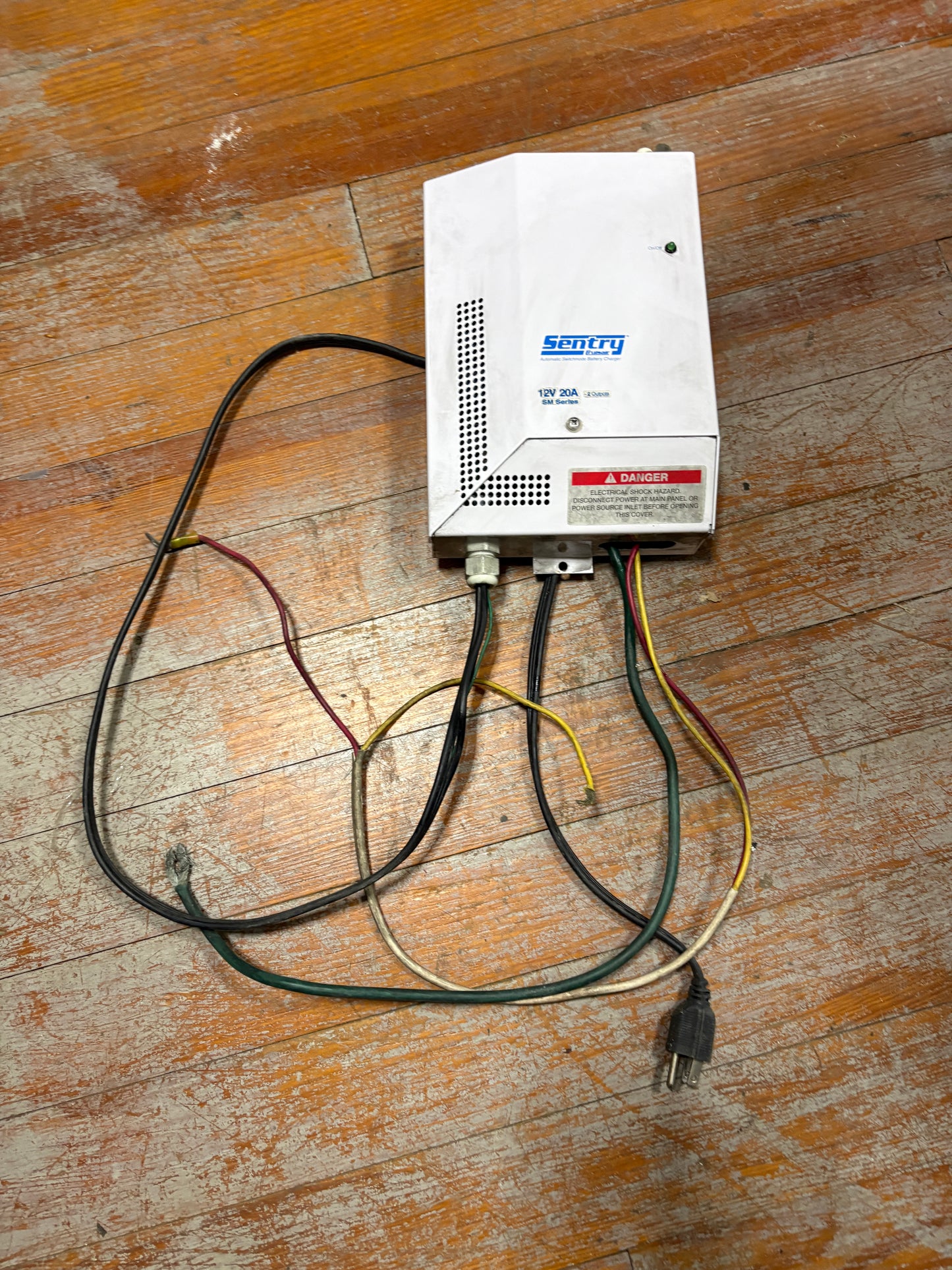 Sentry Cruisair Automatic Switchmode Battery Charger