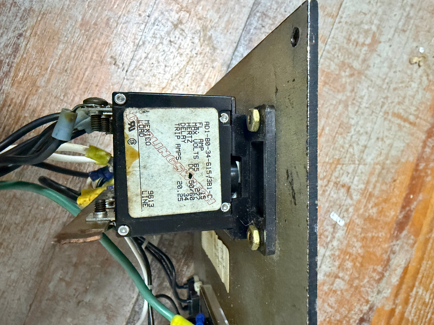 Sea Ray 120. Volts AC Panel- 7 Switch