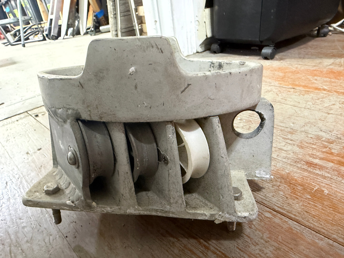 M9 Mast Base With 5 Sheaves - 7 3/4" Long x 4 7/8" Wide Mast Fitting