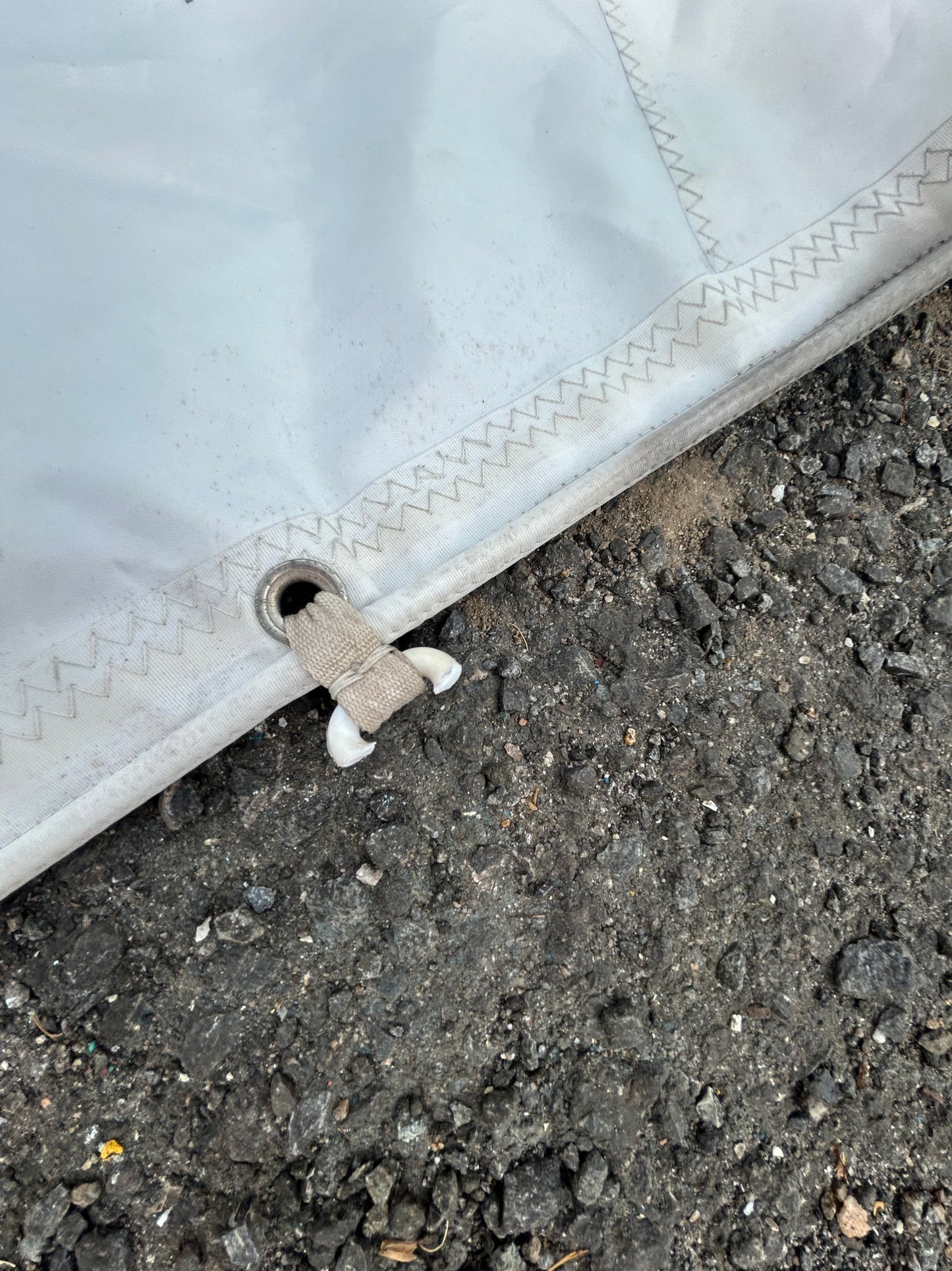 UK Sailmakers Mainsail 30’8” x 28’ x 10’5” White – 1/2” Slides
