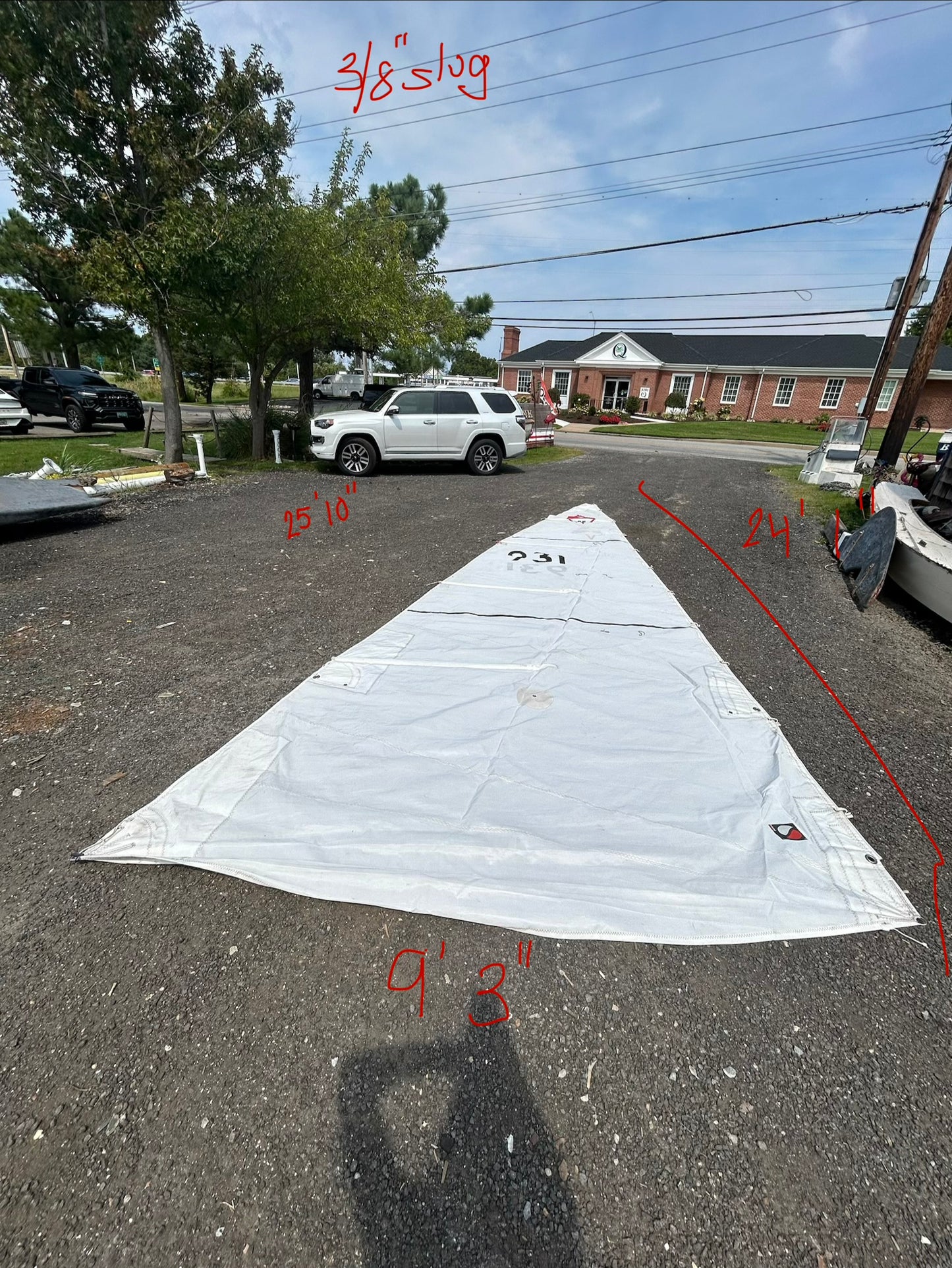 Catalina 25 Mainsail – White Dacron Sail – 25’10” x 24’ x 9’3”