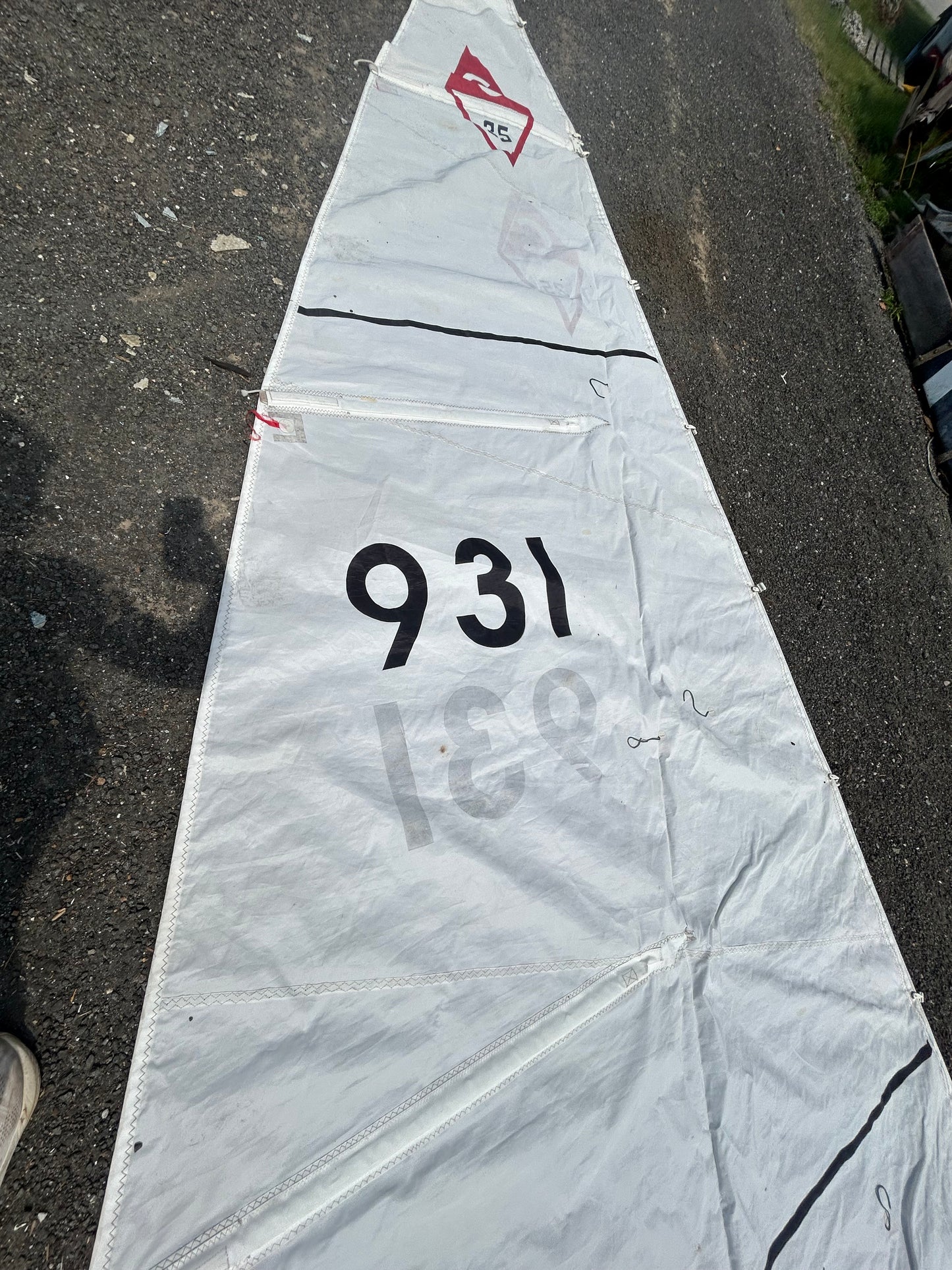 Catalina 25 Mainsail – White Dacron Sail – 25’10” x 24’ x 9’3”