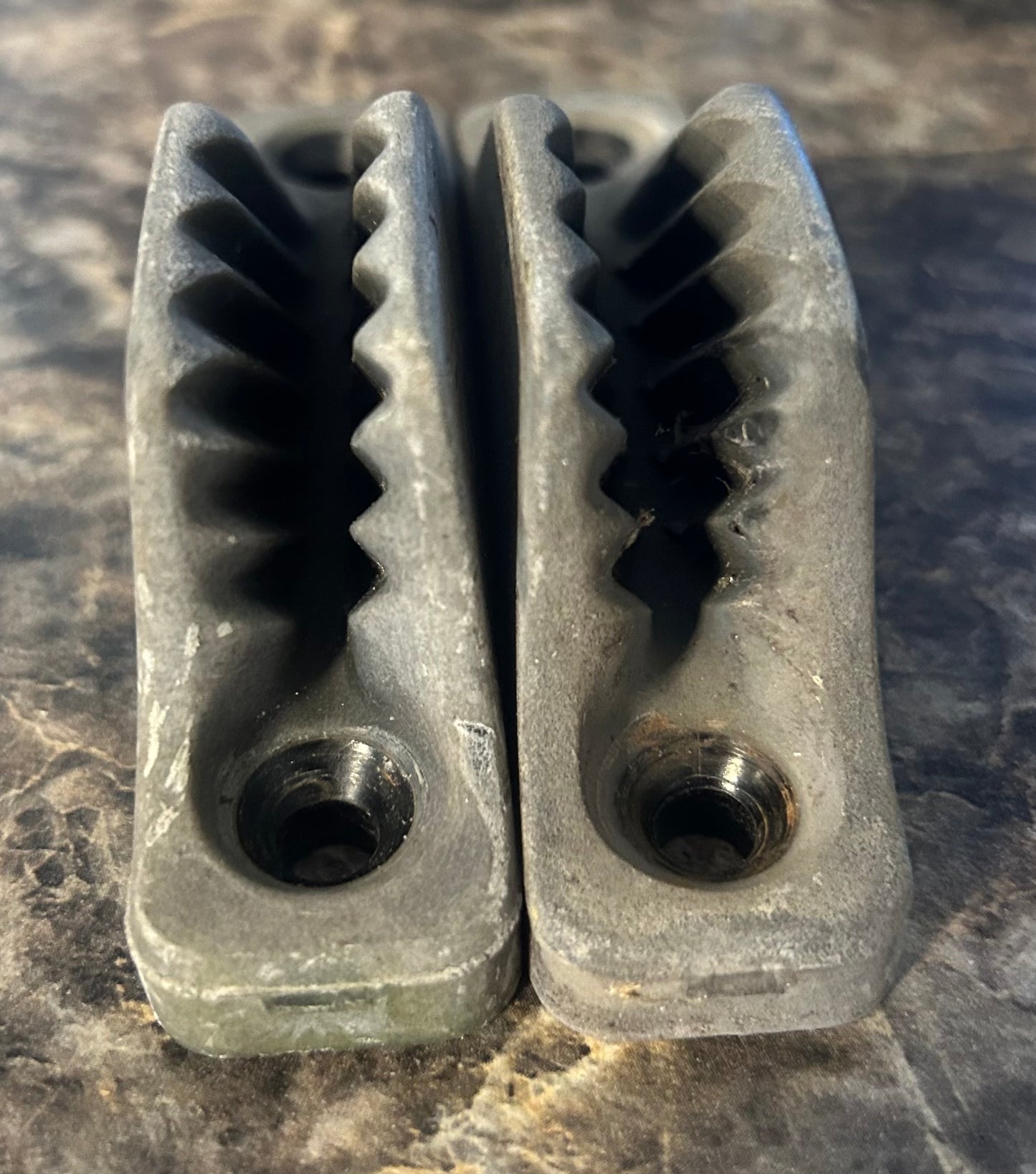 Pair Clamcleat 4 1/4” Long 1/4” Line