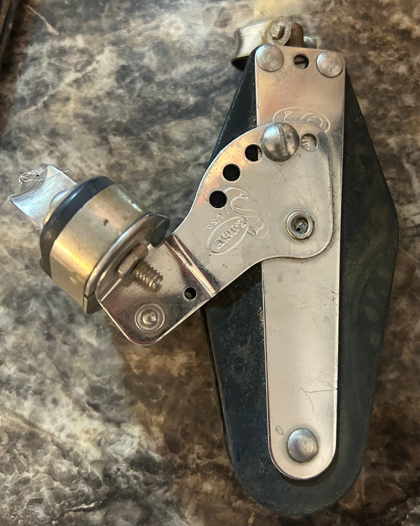 Seaway Fiddle Block w/ Cam Cleat 2 3/8” & 1 3/8” Sheaves 3/8” Line