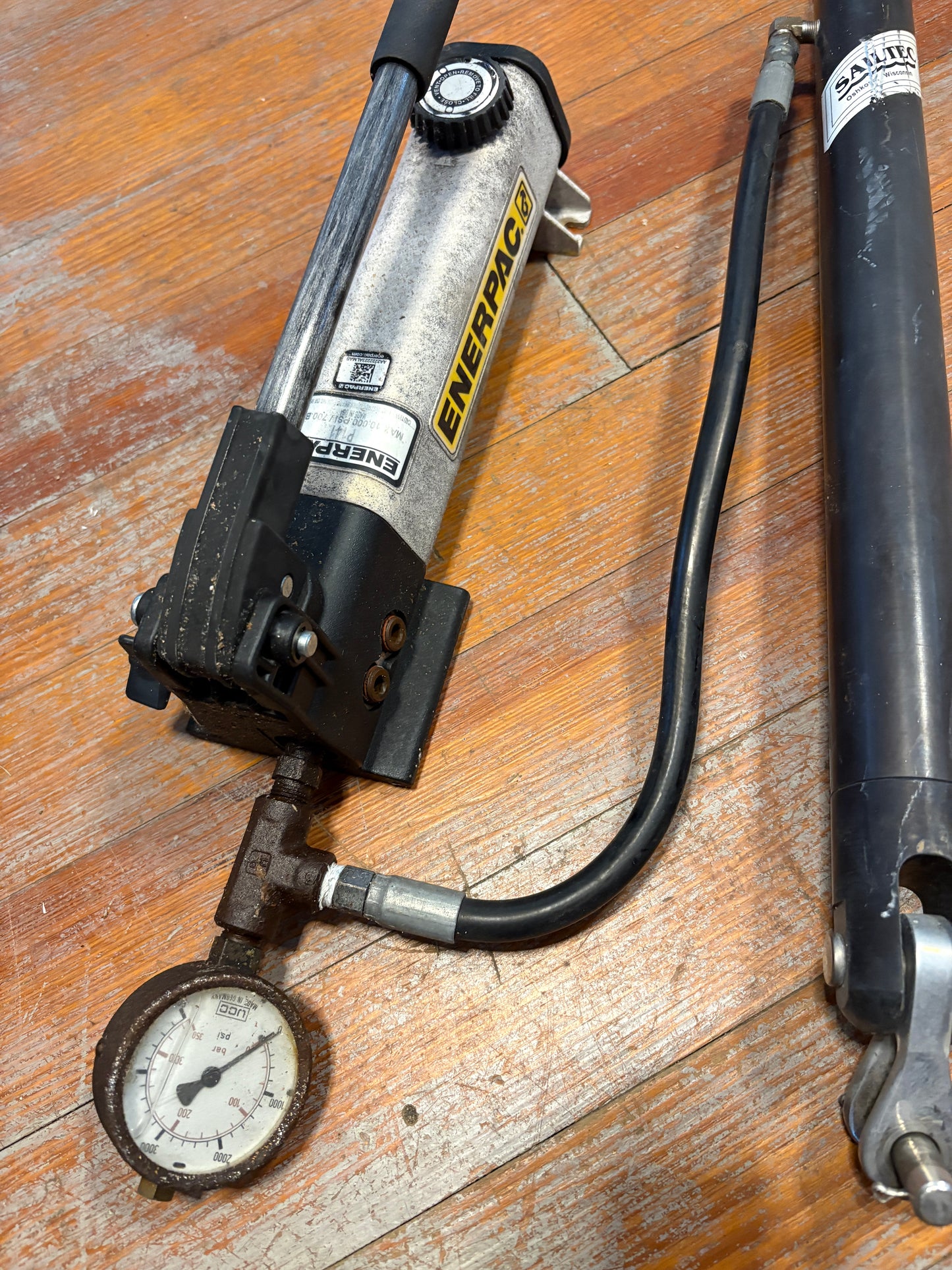 Sailtec Hydraulic Backstay Adjuster with Enerpac P141 Hand Pump