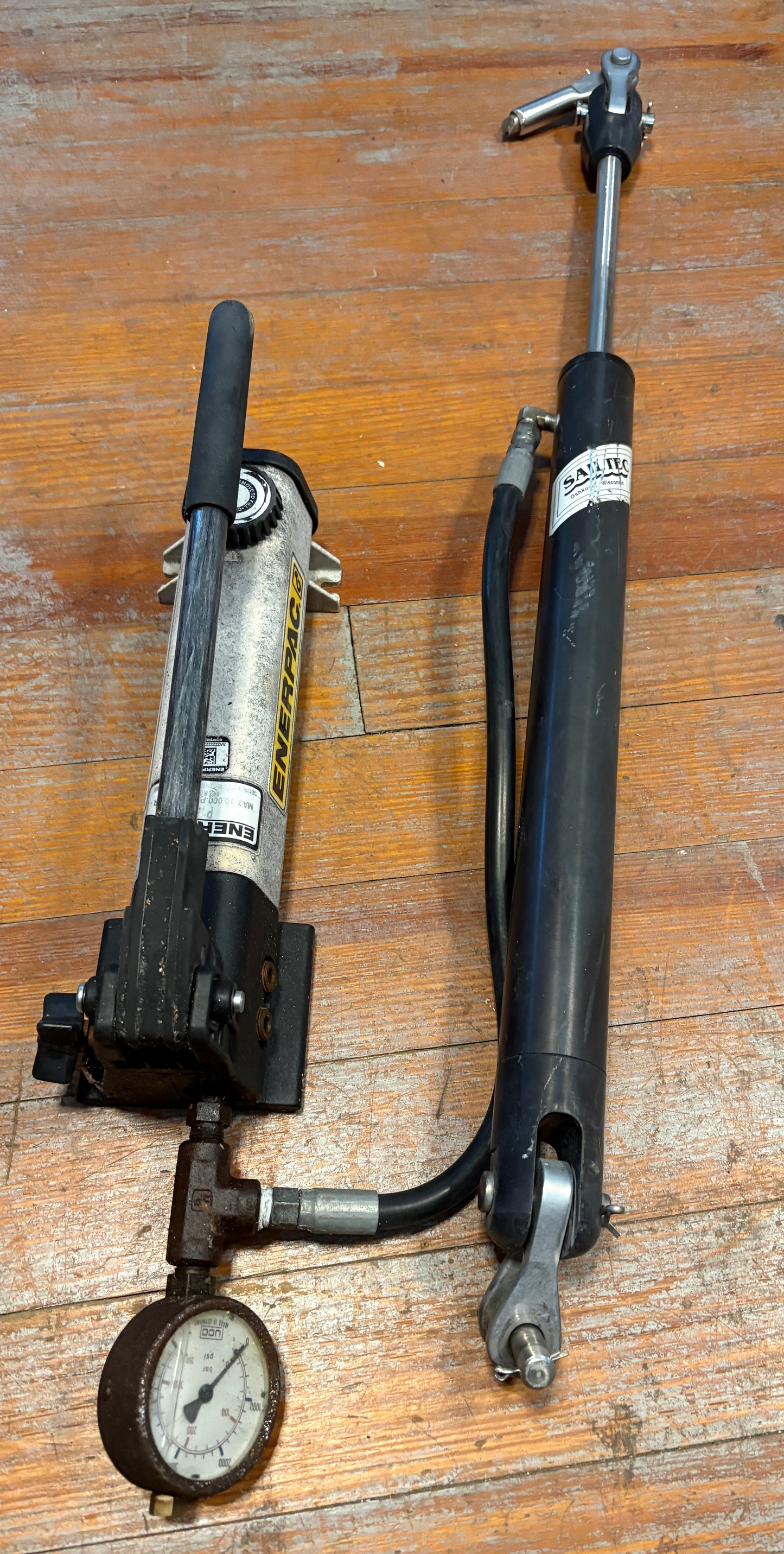 Sailtec Hydraulic Backstay Adjuster with Enerpac P141 Hand Pump