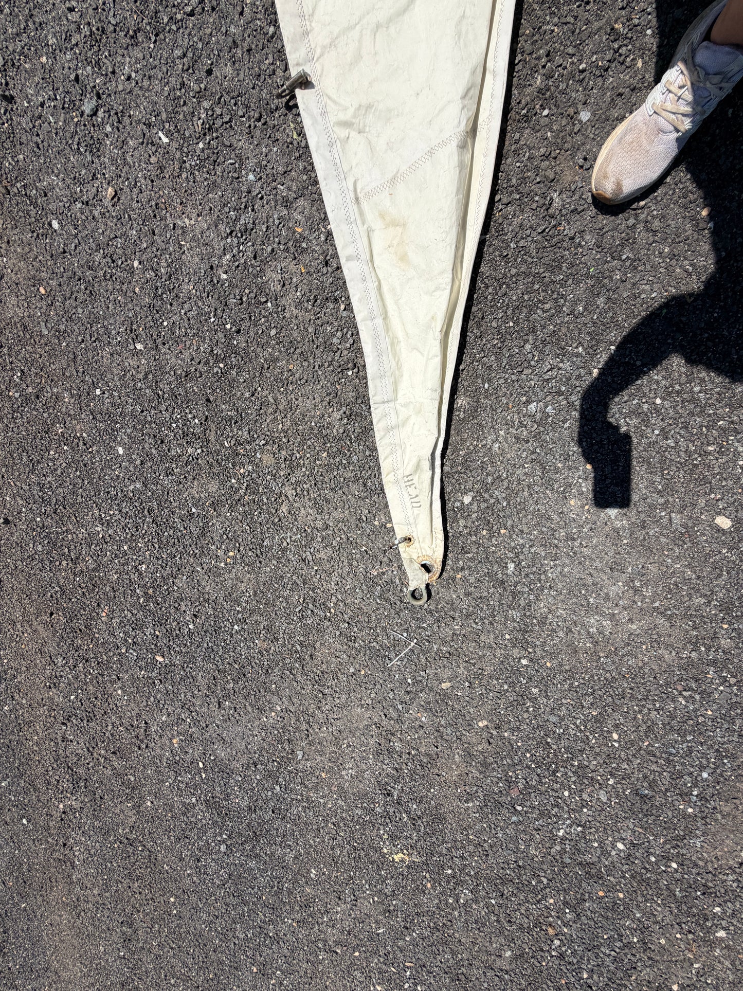 Columbia 43 - Headsail / Genoa - 50'10" x 46'2" x 29'5" - Hank On