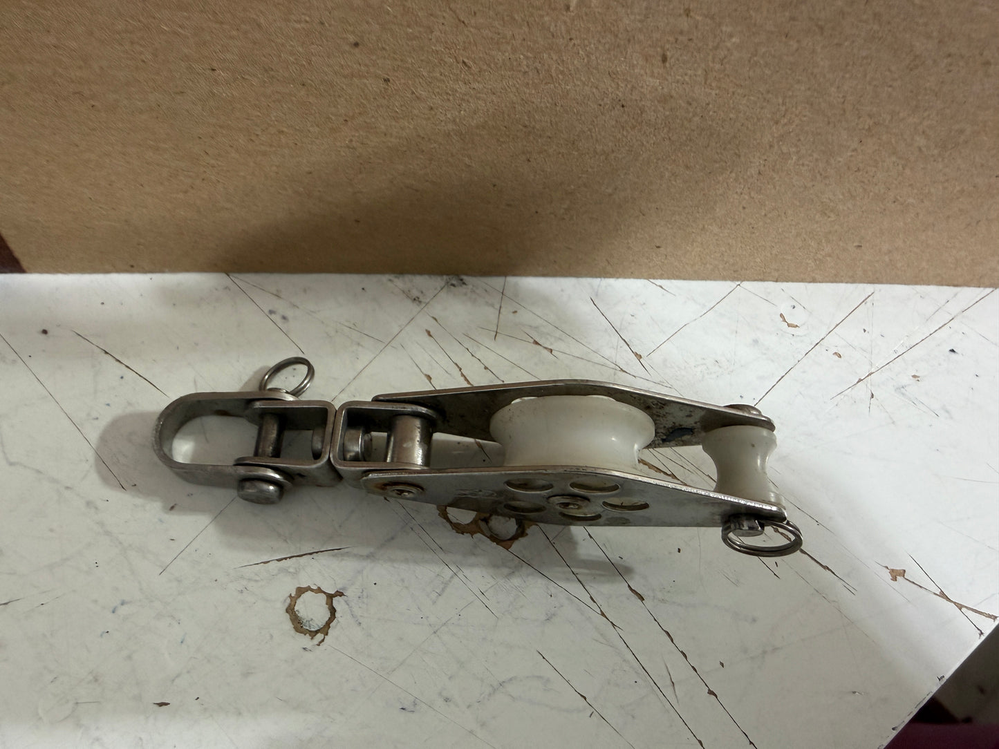 Schaefer 1 1/2" Sheave Single Swivel Block With Beckett & Shackle - 5/16" Line
